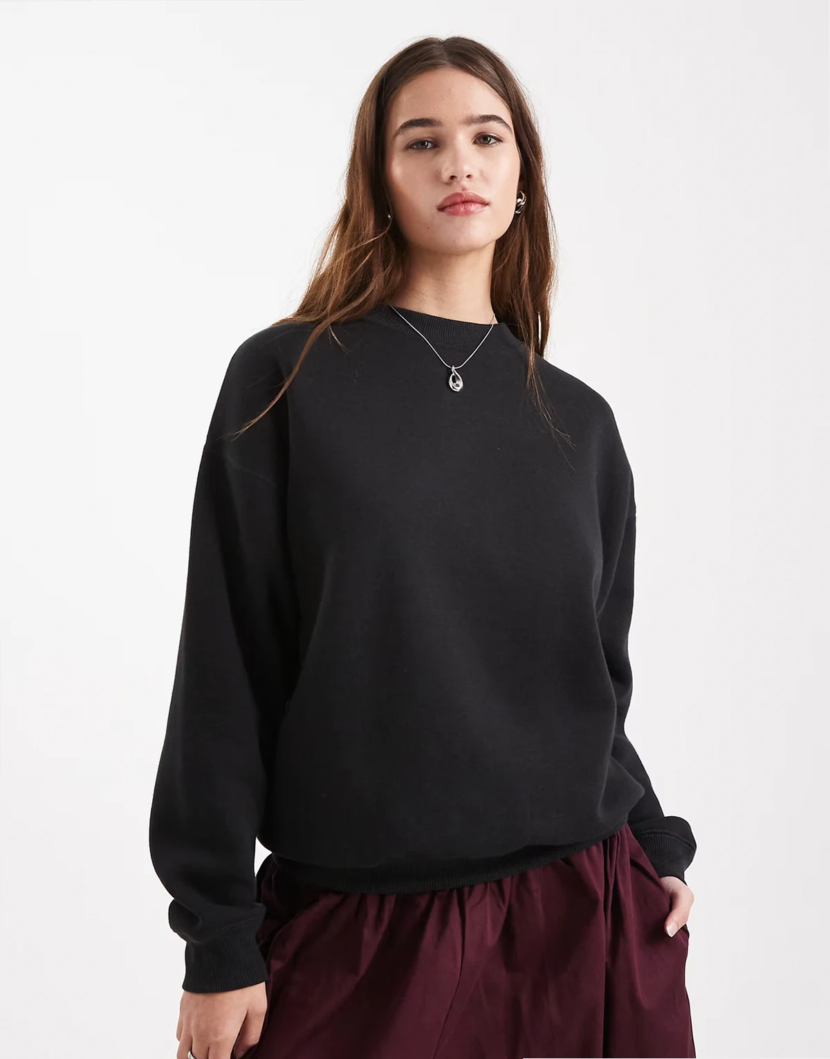 – Czarna bluza oversize