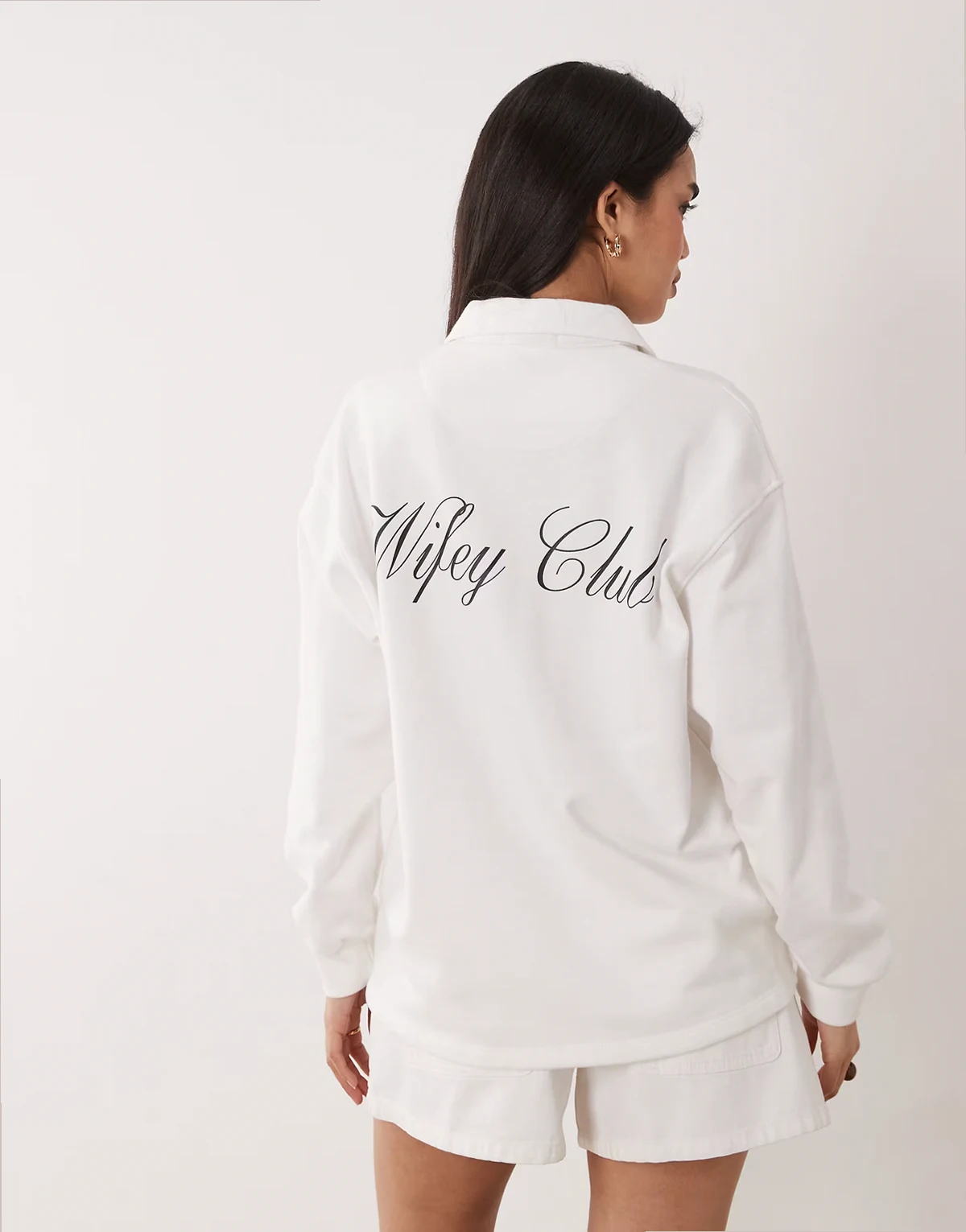 Bridal – Biała bluza dresowa z kołnierzykiem polo i napisem „Wifey Club” na plecach