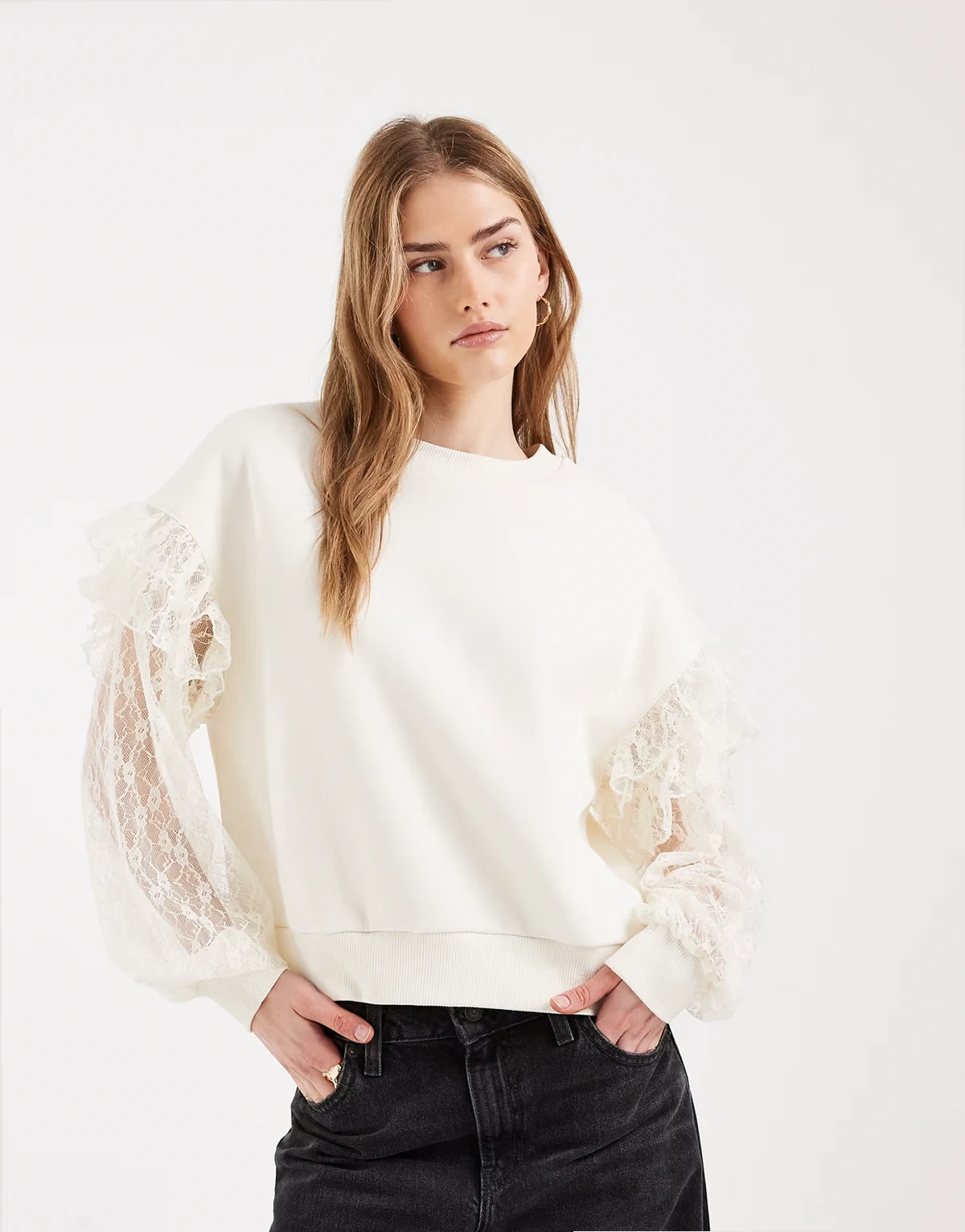 sweatshirt with lace sleeves in cream