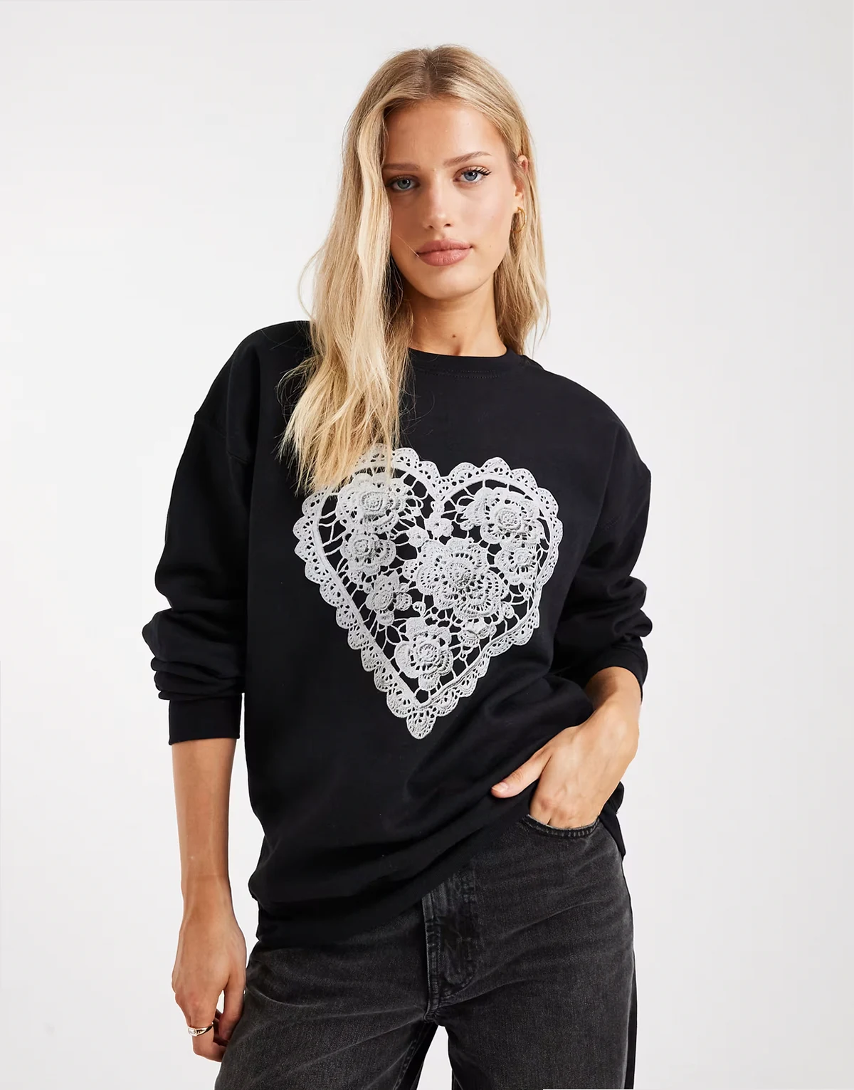 lace heart sweatshirt in black
