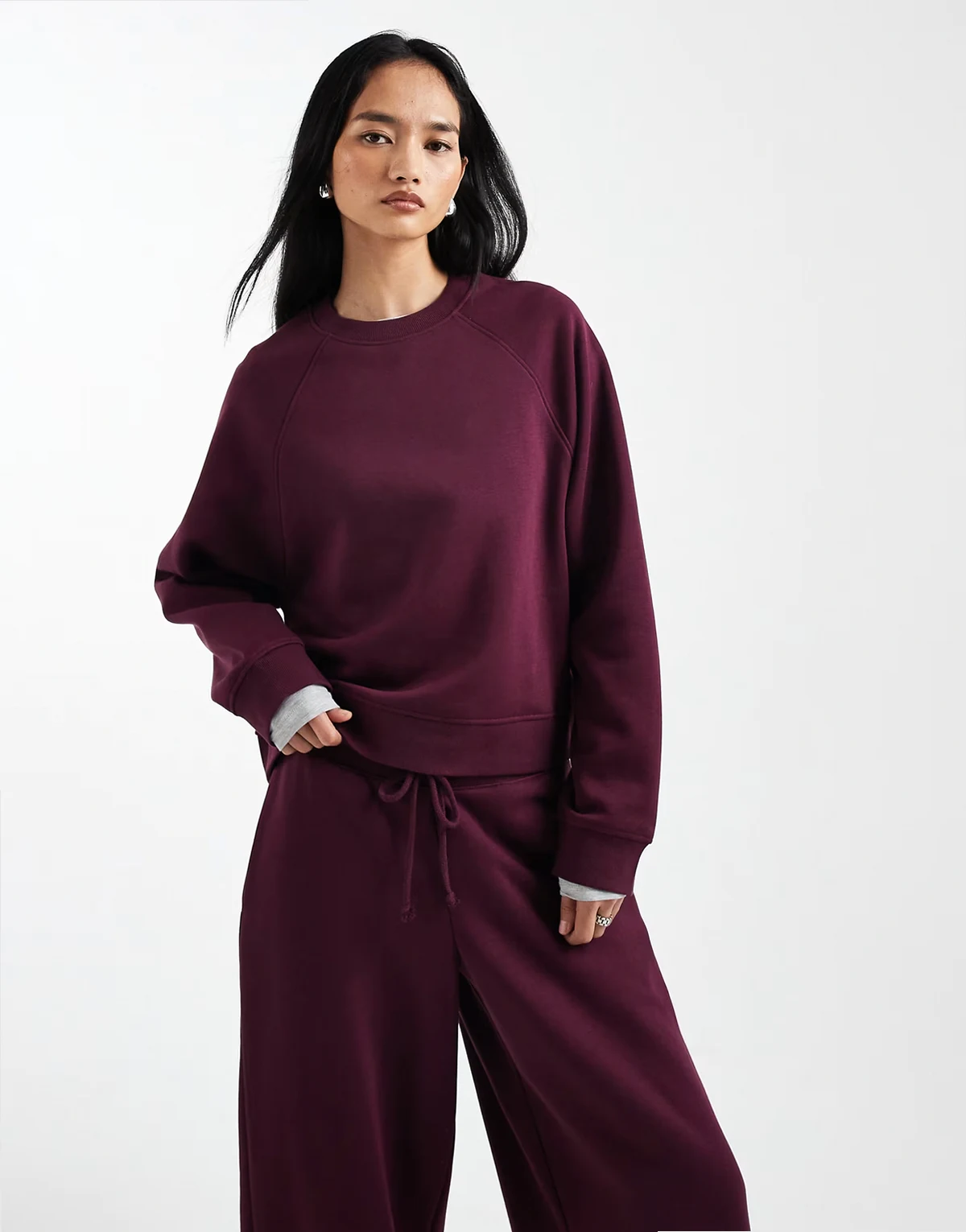 – Oversize-Sweatshirt in Pflaume mit Raglan-Detail und weicher Innenseite