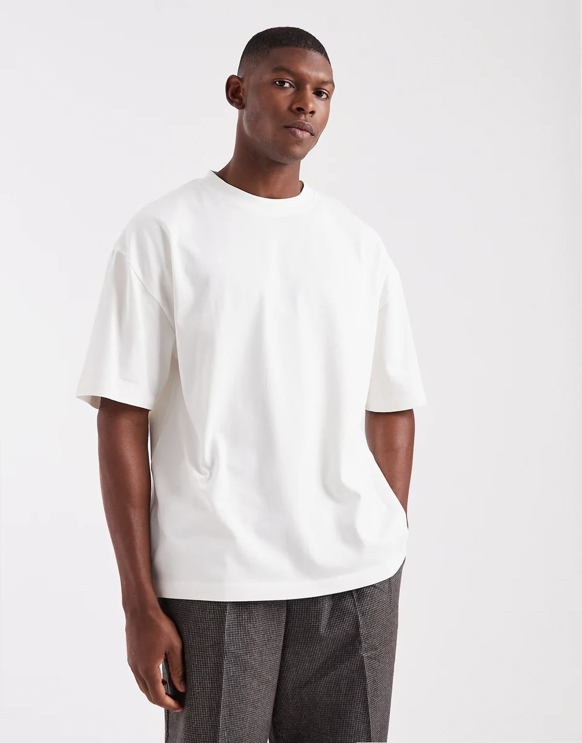 – Gruby kremowy T-shirt oversize