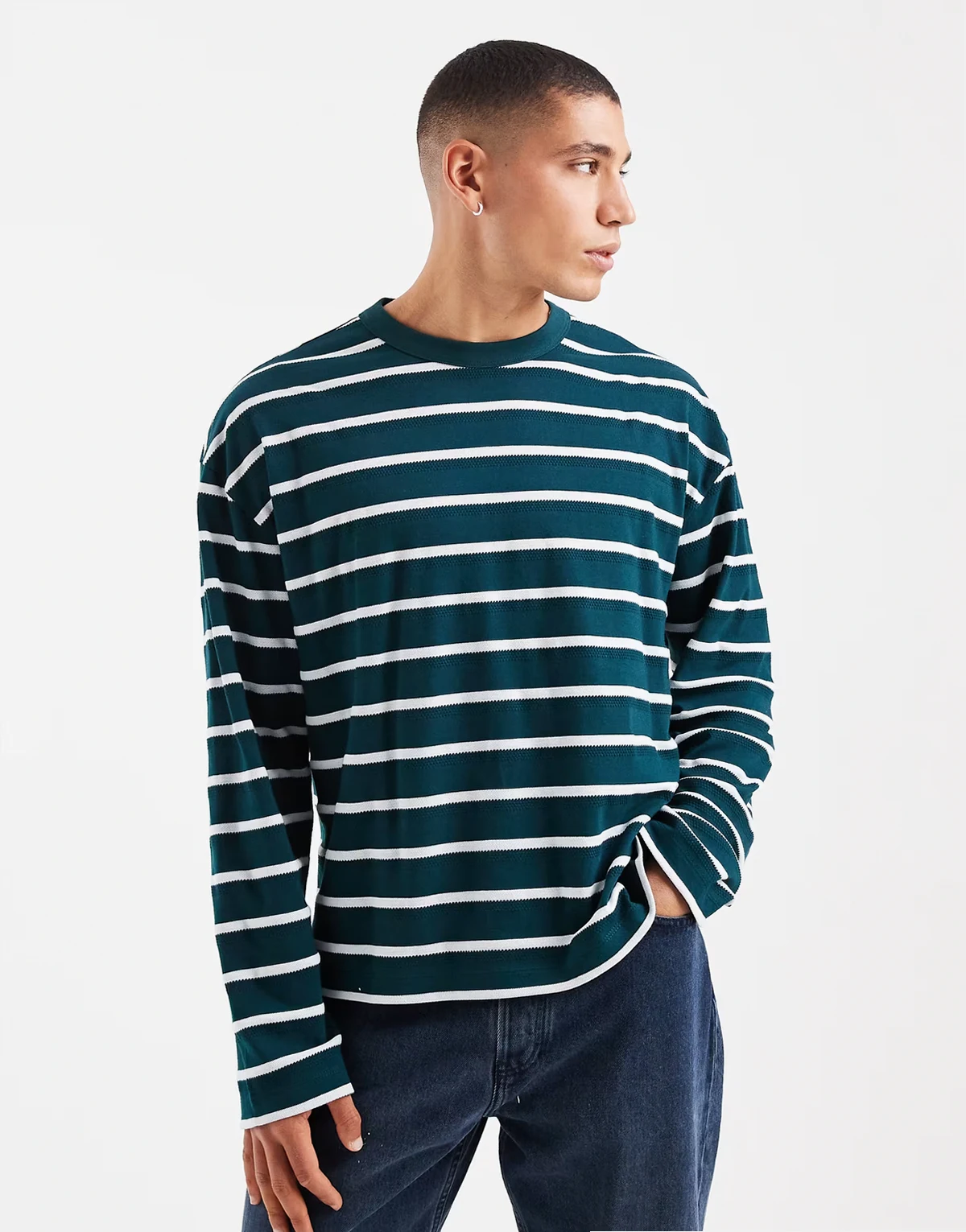 – Zielony T-shirt oversize o pudełkowym kroju z długim rękawem w fakturowany wzór w paski