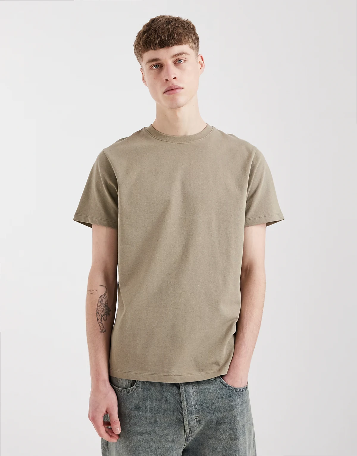 – Gruby zielony T-shirt z okrągłym dekoltem