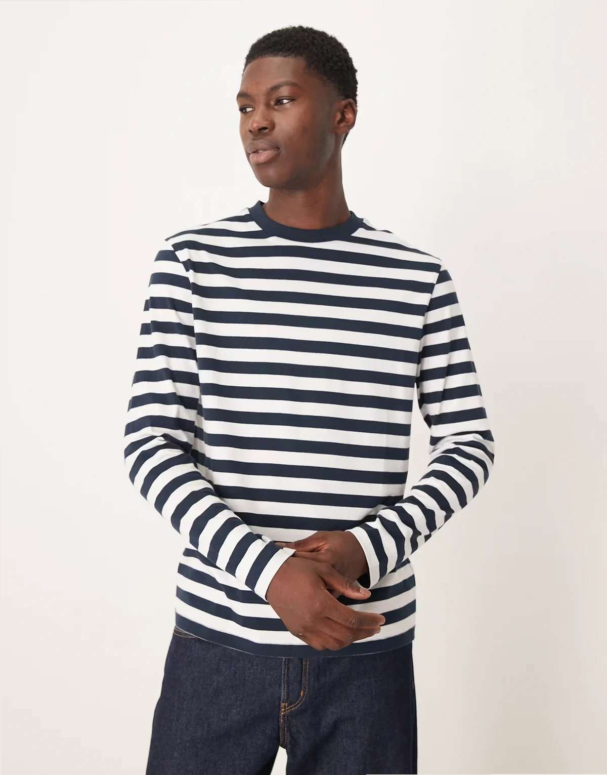 – T-shirt z długimi rękawami w granatowo-białe paski