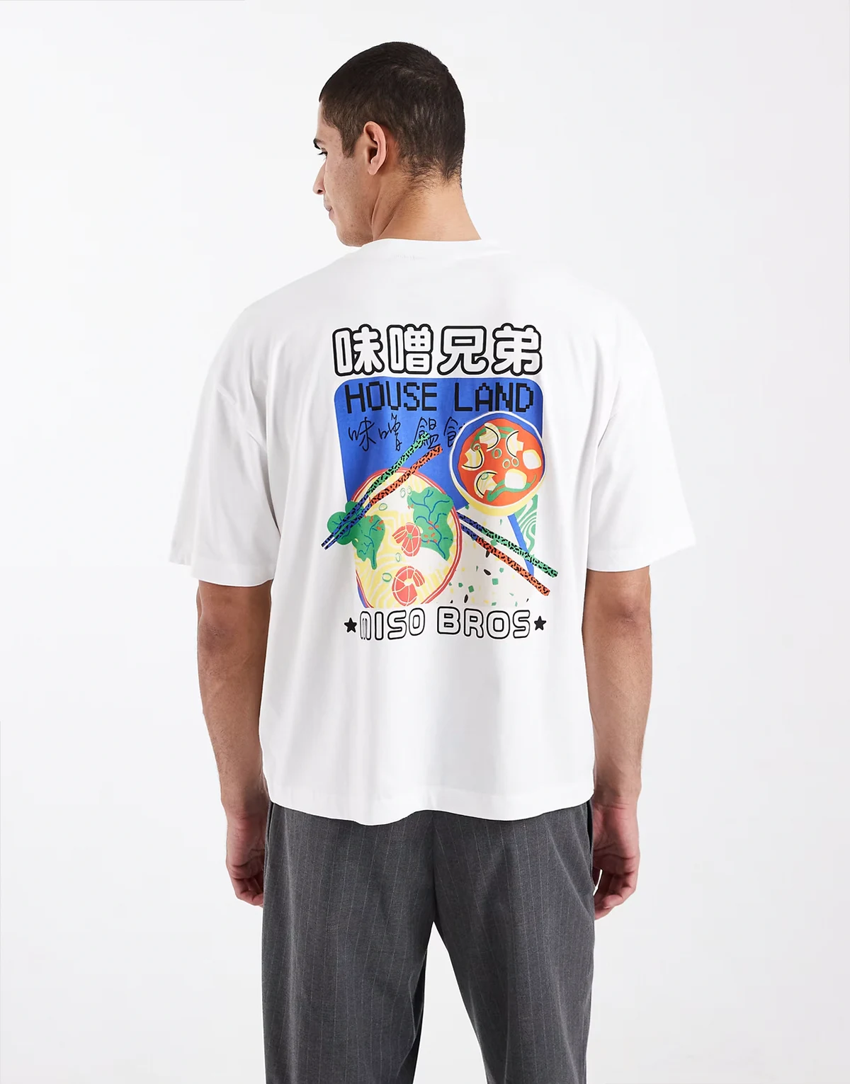 – Biały pudełkowy T-shirt oversize z nadrukiem z motywem zupy miso na plecach