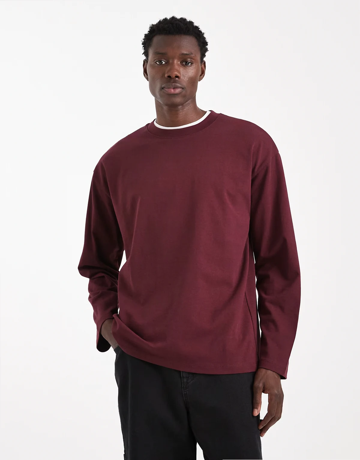 – Bordowy gruby T-shirt oversize z długimi rękawami