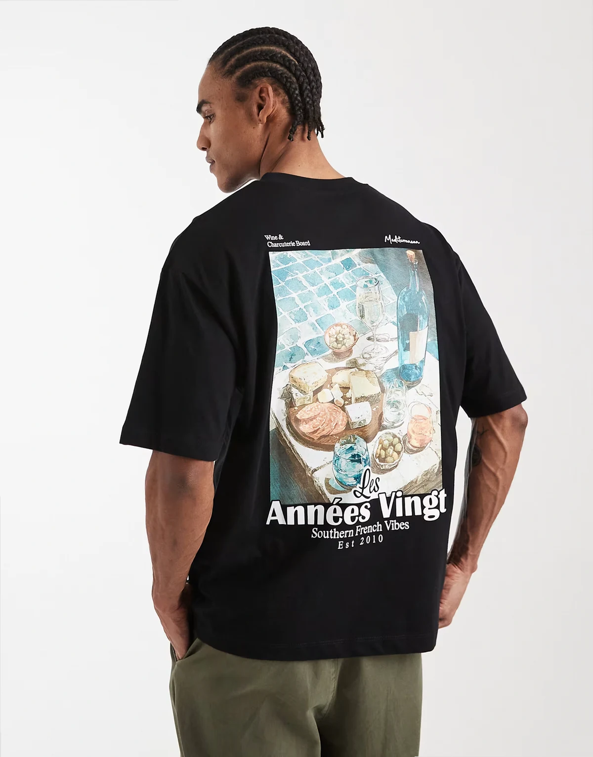 – Czarny T-shirt oversize z grafiką jedzenia i haftowanym wzorem