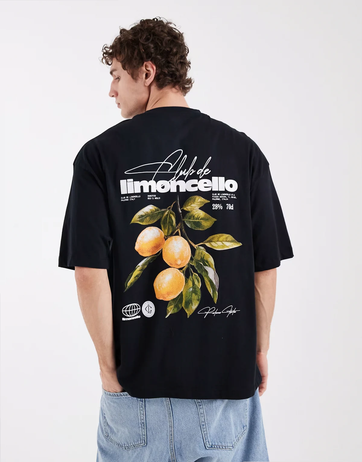 – Czarny T-shirt oversize z grafiką cytryn