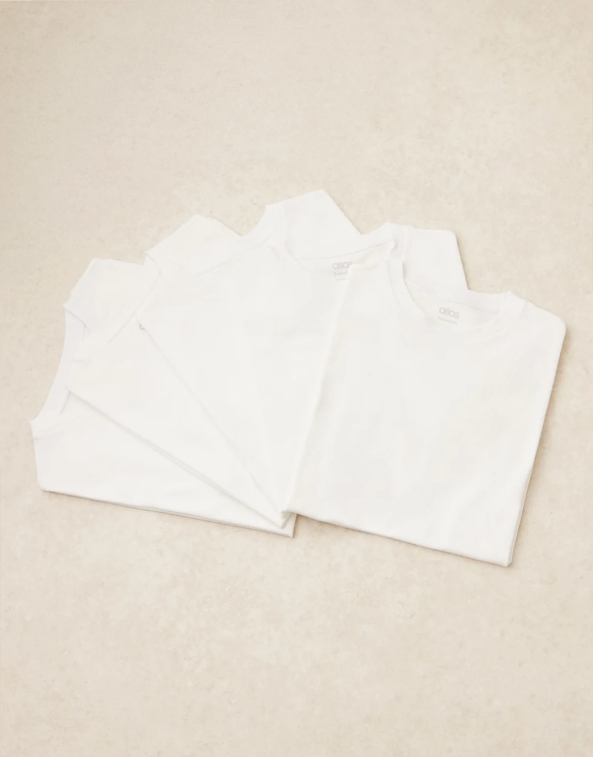 – Zestaw 5 białych T-shirtów z okrągłym dekoltem