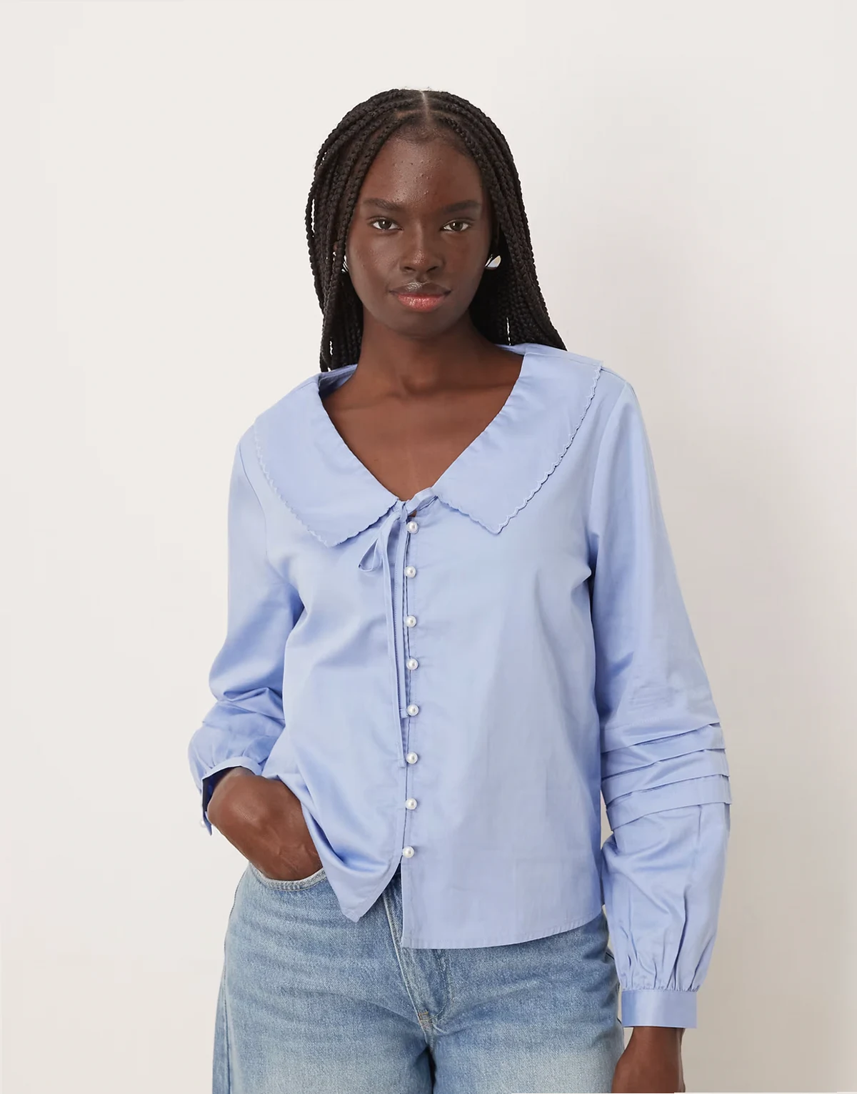 – Hemdbluse in Hellblau mit Kragendetails