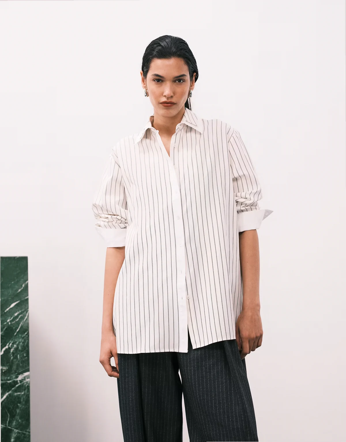 – Oversize-Hemdbluse mit Nadelstreifen und doppeltem Kragen