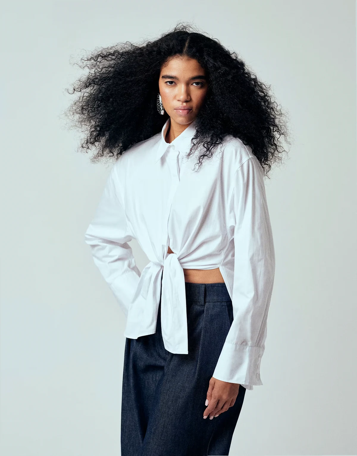 – Oversize-Hemd in Weiß mit gebundener Vorderseite