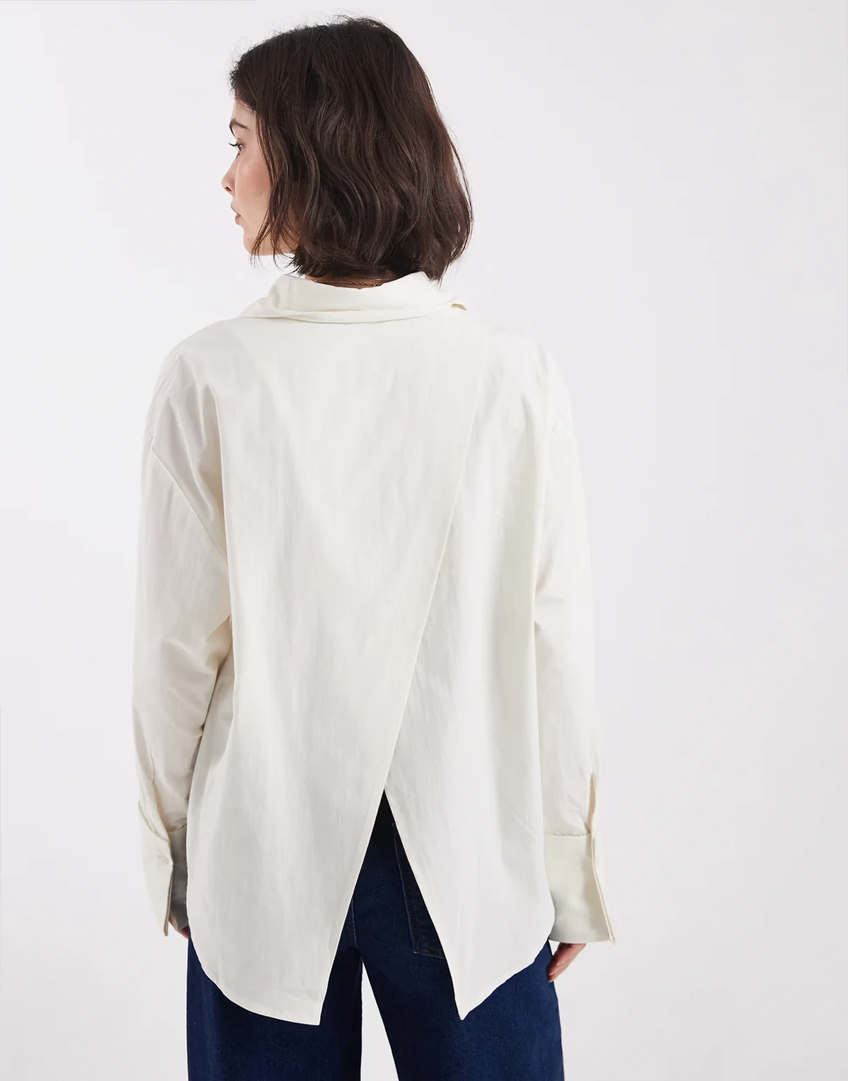 – Oversize-Hemd in Cremeweiß mit Wickeldetail