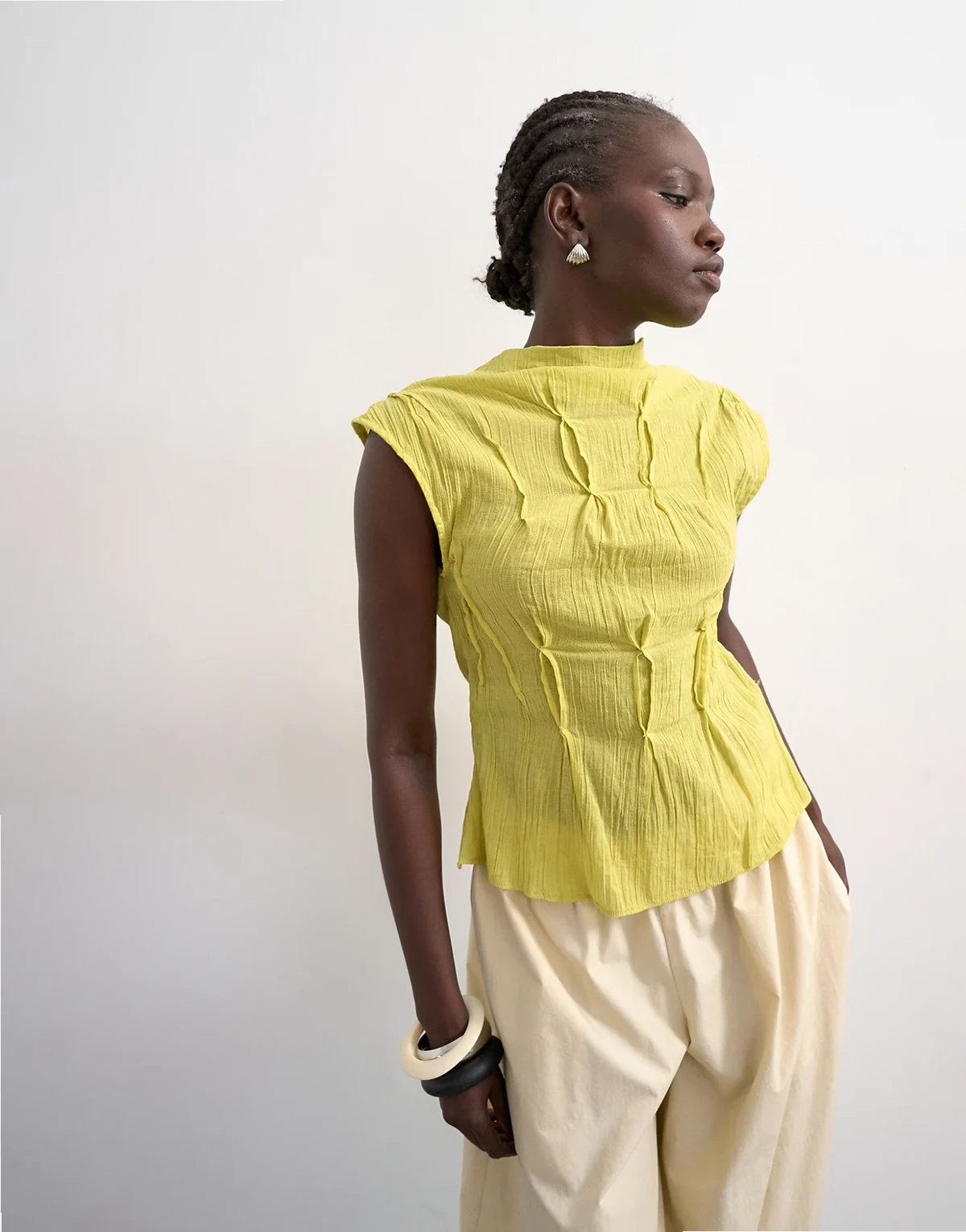 – Ärmelloses Crinkle-Oberteil in Grün mit Biesen