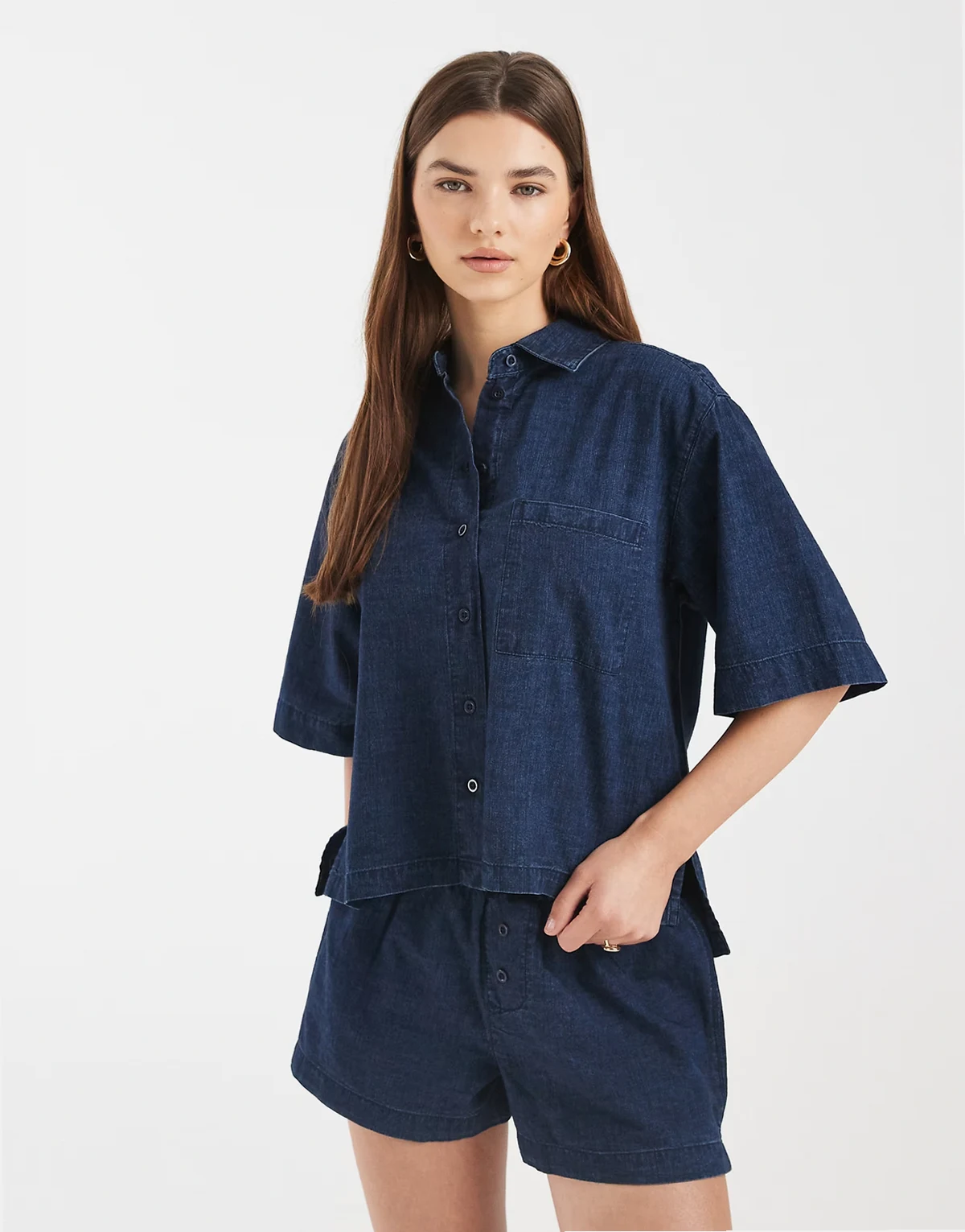 – Kastiges Jeanshemd in tintenblauer Waschung, Kombiteil