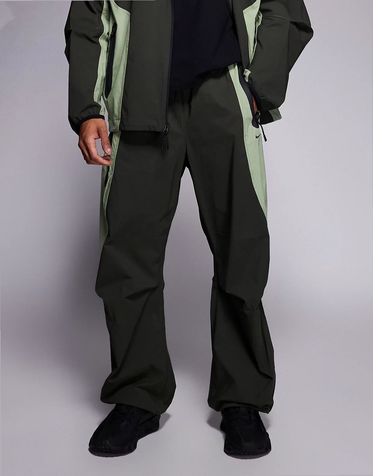 Tech Woven Pro sweatpants in dark green