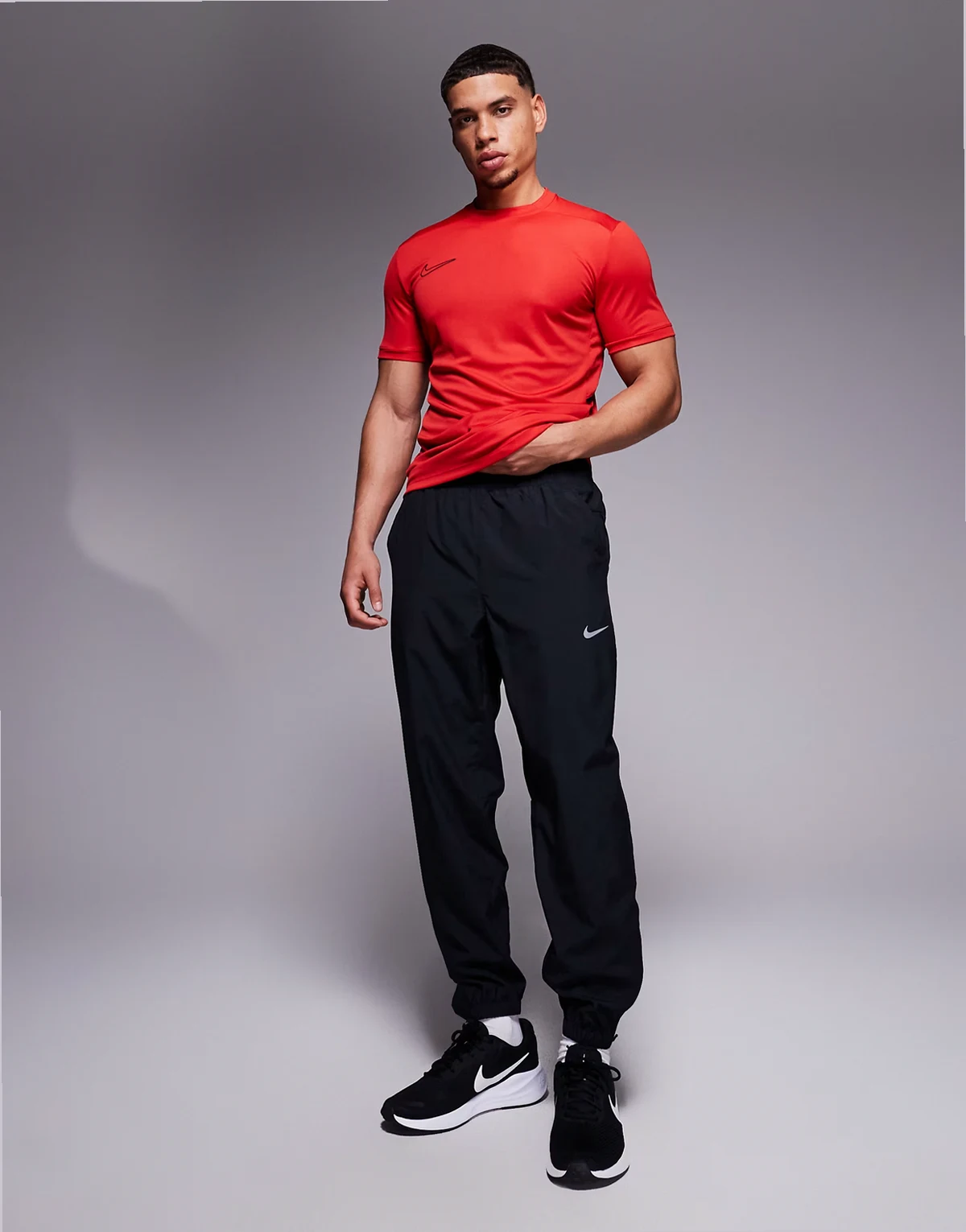 Form Dri-FIT tapered sweatpants in black
