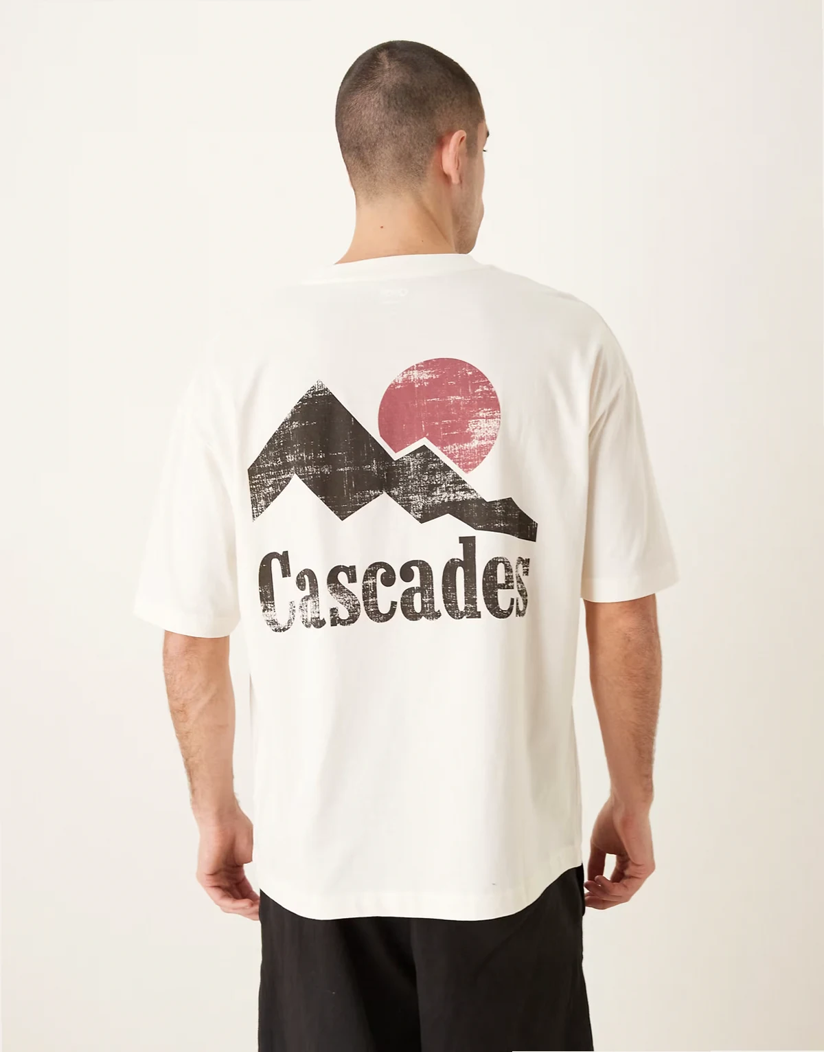 – T-shirt oversize w kolorze złamanej bieli z grafiką z napisem „Cascades”