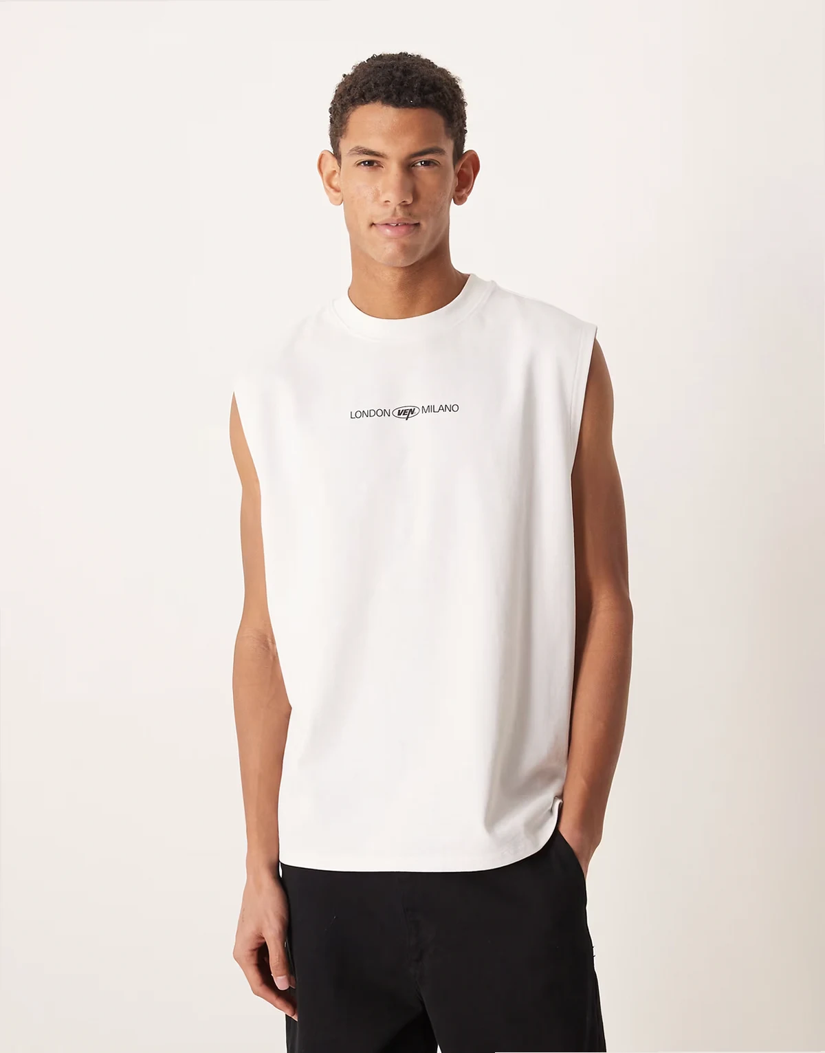 – Circular Design Collection – Biały bardzo gruby top bez rękawów oversize z grafiką miasta