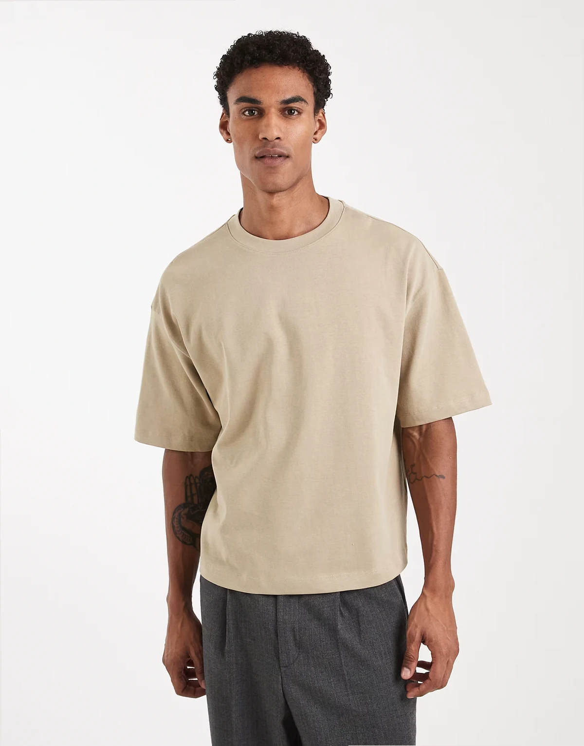 – Pudełkowy gruby T-shirt oversize w kolorze khaki