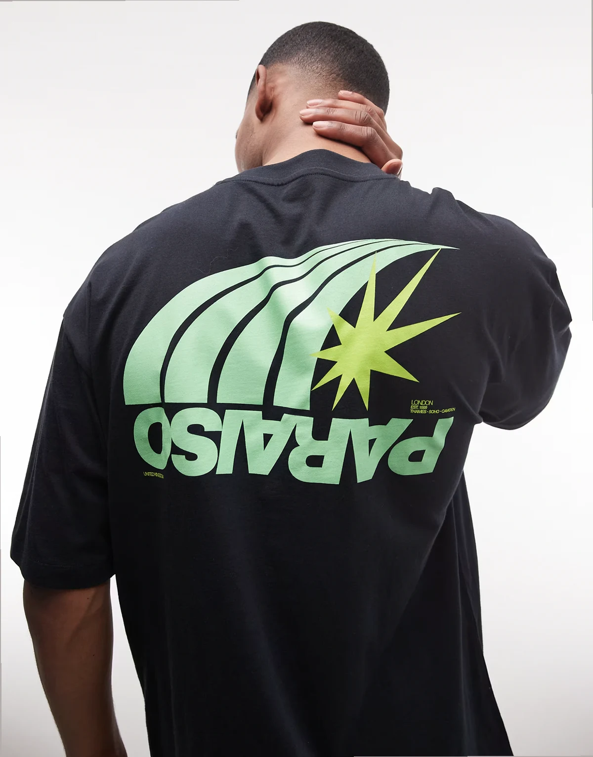 – Czarny T-shirt oversize z grafiką z napisem Paraiso