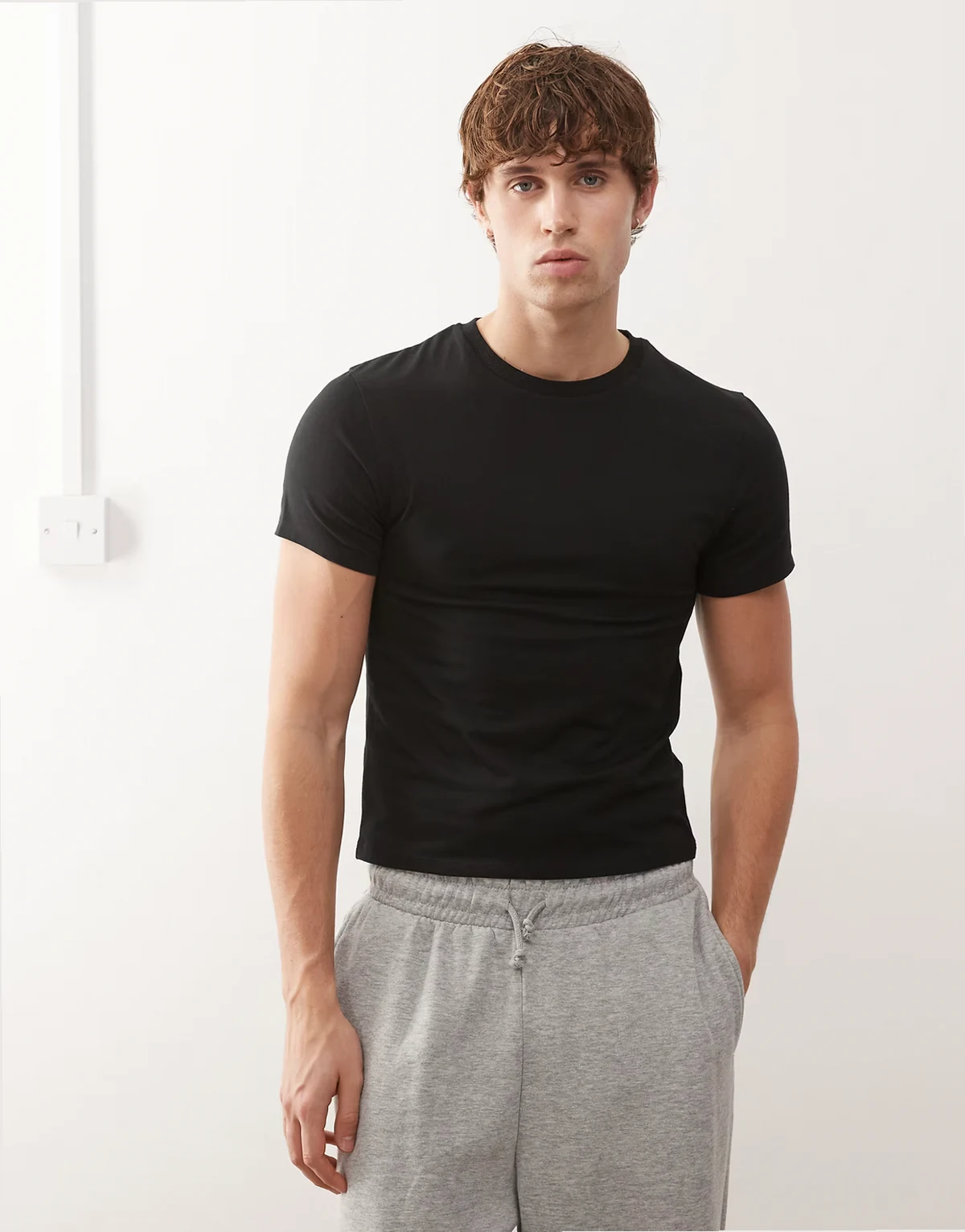 Shrunken muscle fit T-shirt in black