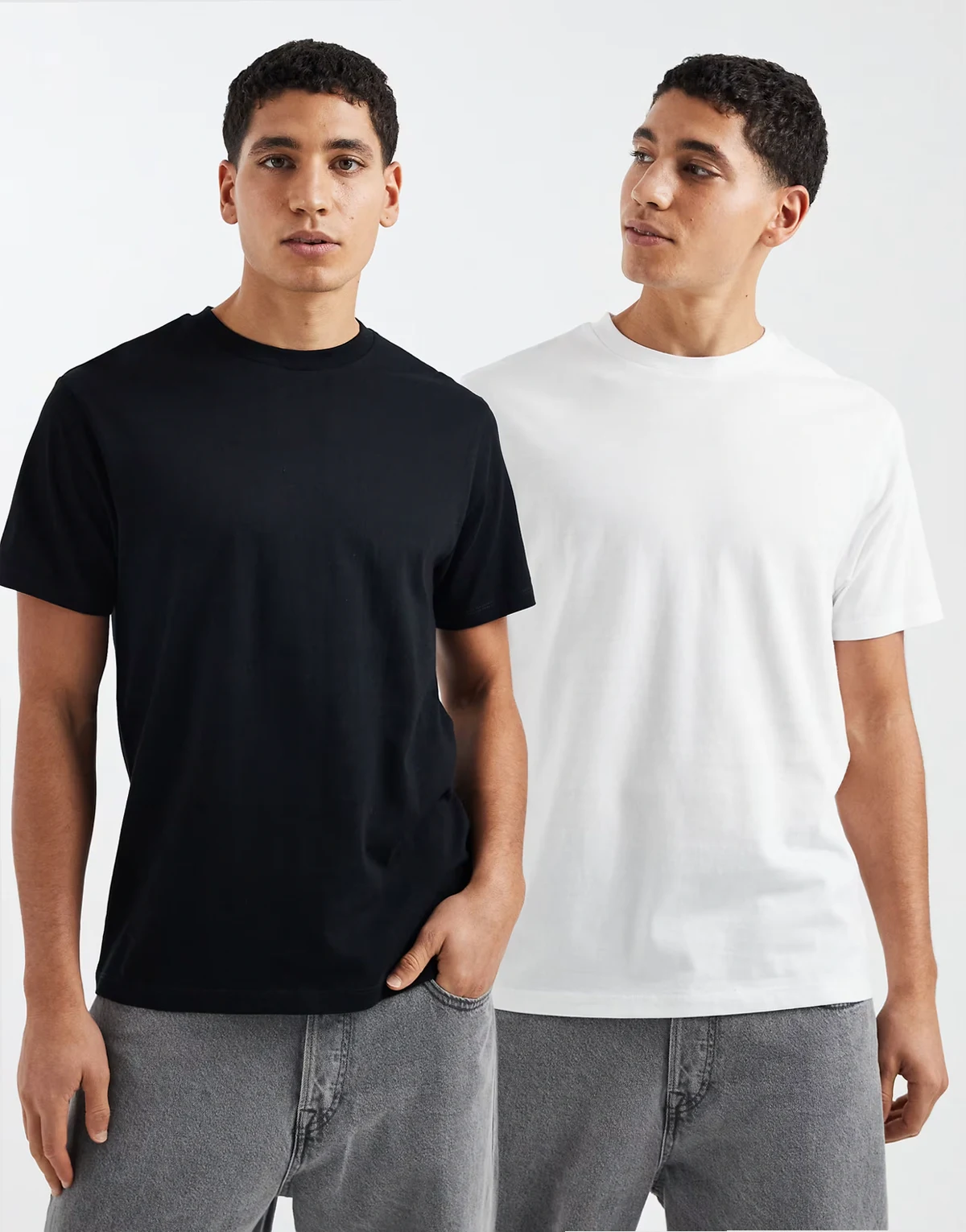 – Essentials – Zestaw 2 T-shirtów z okrągłym dekoltem w kolorach czarnym i białym