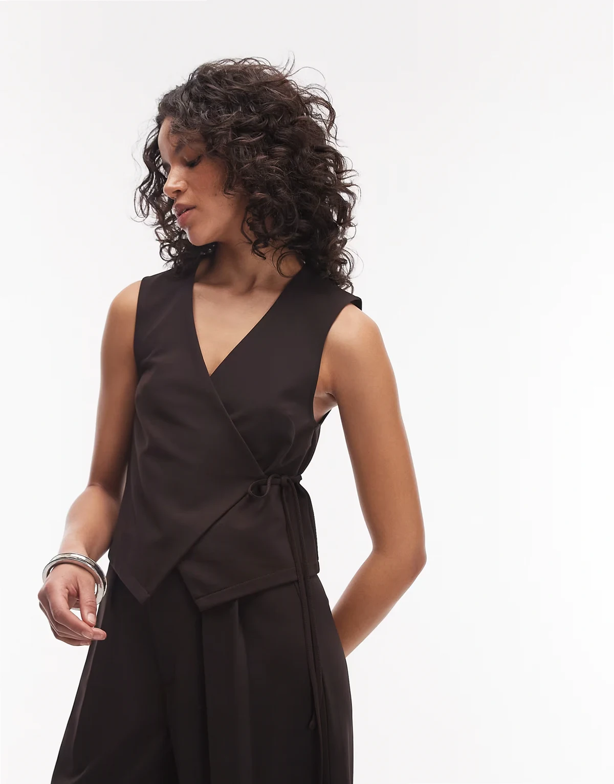 – Anschmiegsame, elegante Weste aus Twill in Schokobraun mit seitlichem Bindedetail, Kombiteil