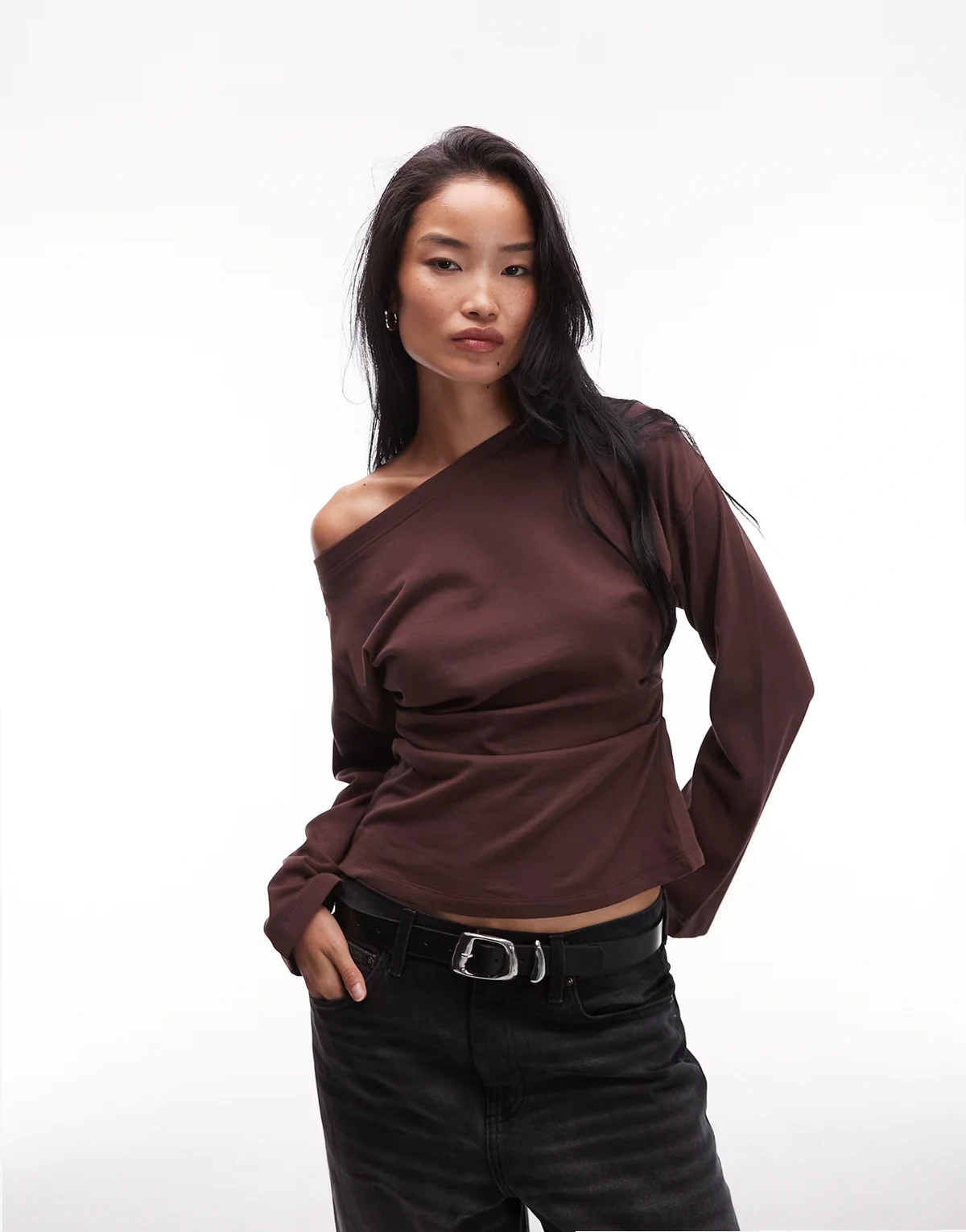 – Langärmliges, schulterfreies T-Shirt in Schokobraun mit Korsett-Taille