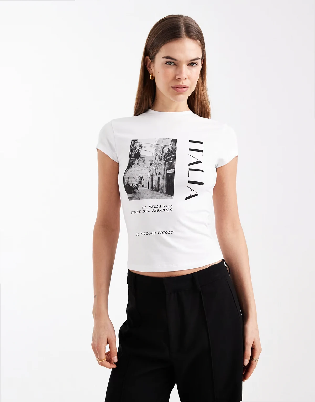 – Kurzärmliges Cropped-Oberteil in Cremeweiß mit „Italia“-Grafikprint