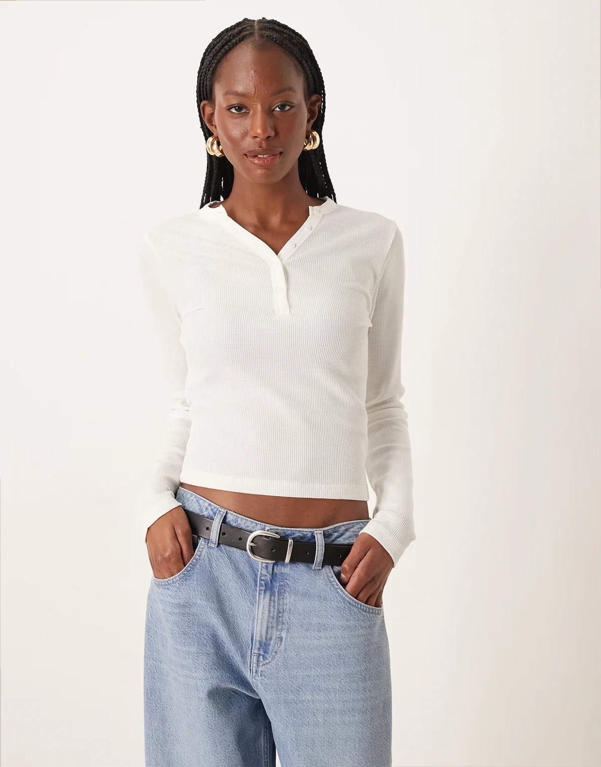 – Langärmliges Henley-T-Shirt mit Waffelmuster in Creme