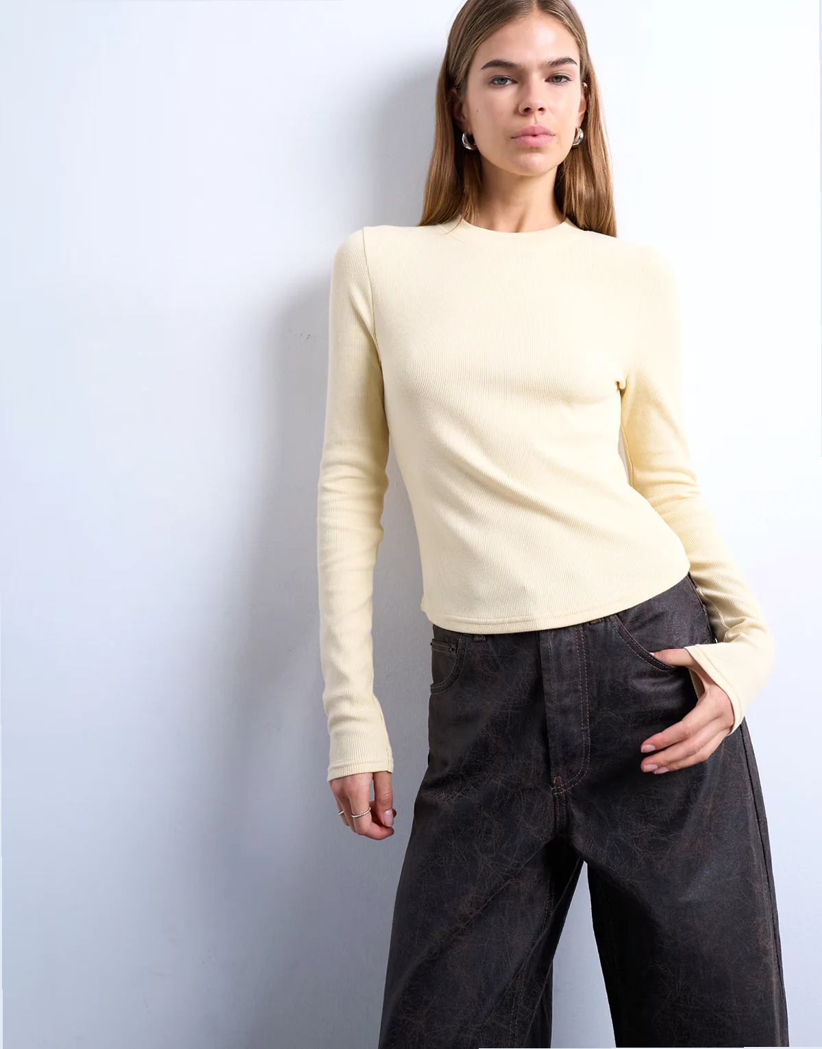 ribbed long sleeve curved hem top in buttermilk