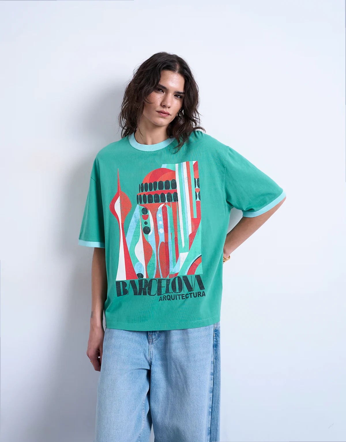 – Ringer-T-Shirt in Grün mit Oversize-Passform mit „Barcelona“-Grafikprint