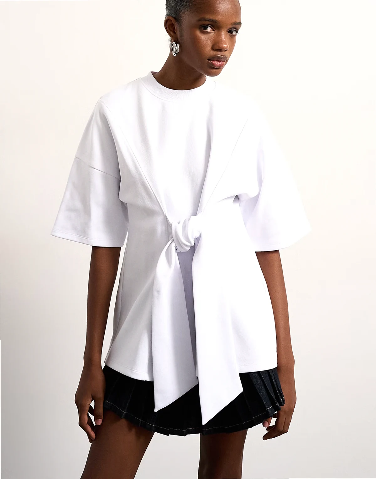 Tolu Coker x Topshop – T-Shirt in Ecru mit Ziernaht und Bindedetail