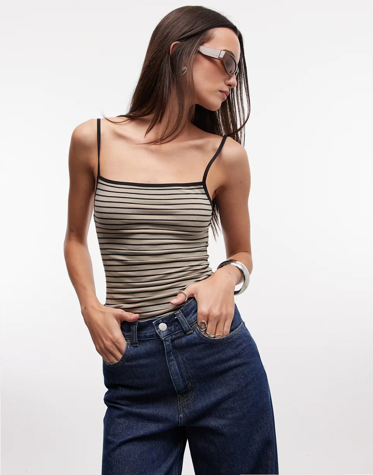 – Kelly – Gestreiftes Trägertop in Olivgrün mit geraden Trägern