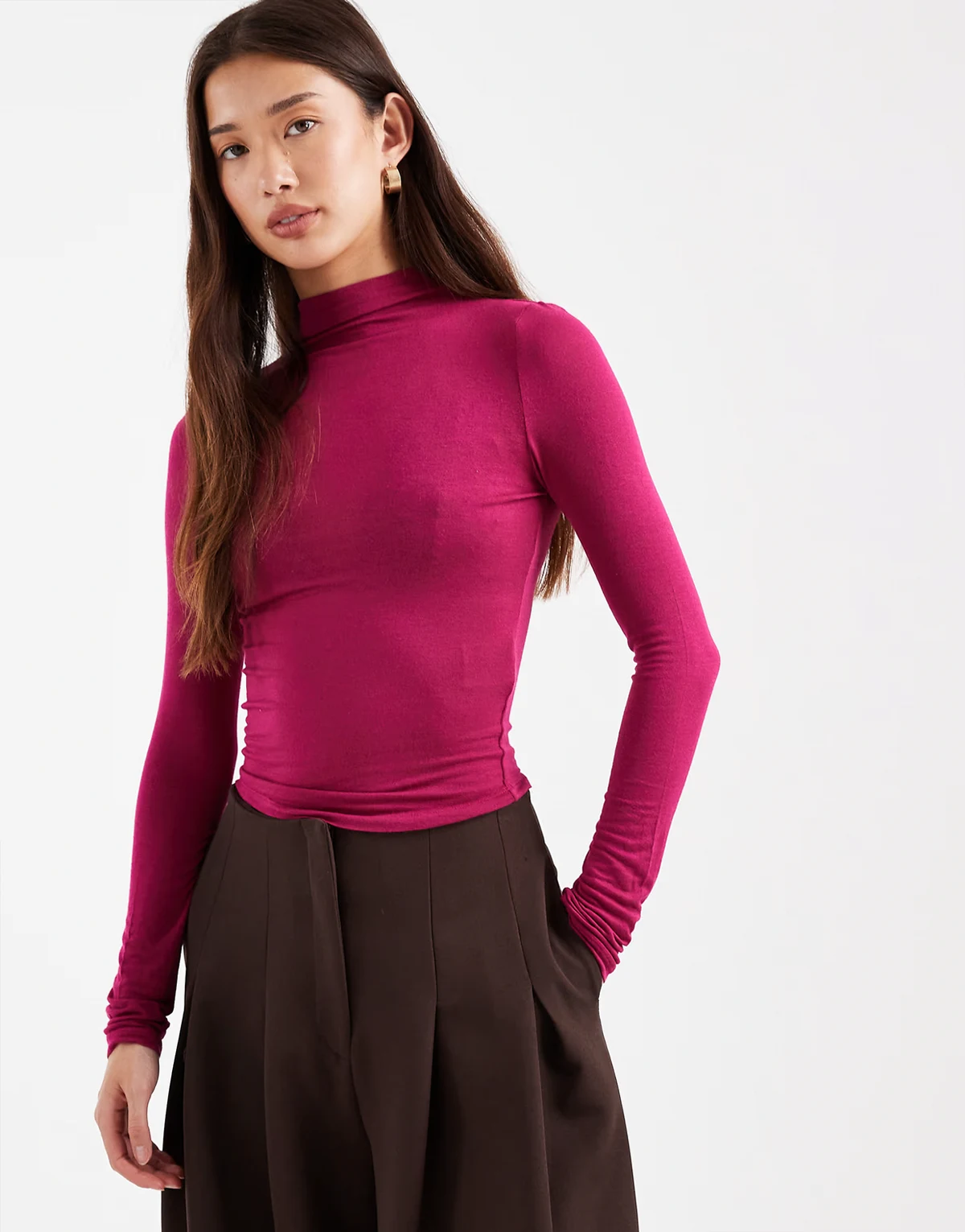 – Ciemnobrązowy top termiczny z długim rękawami