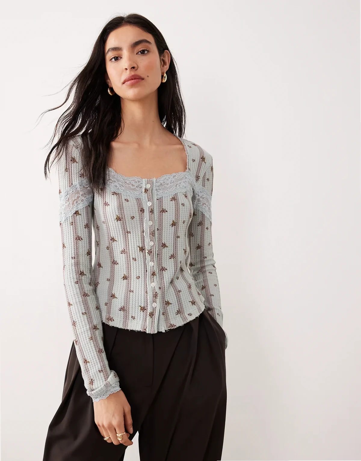 let's party button down floral top in pearl blue