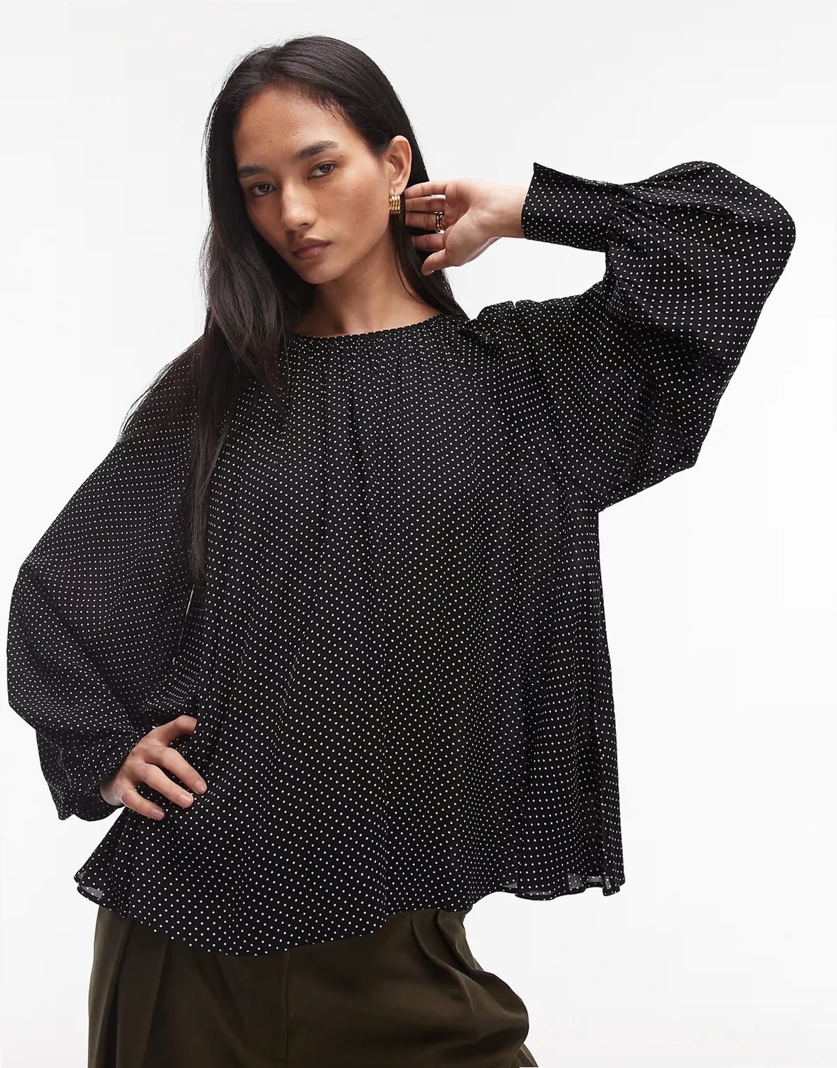 chiffon volumen blouse top in black with white polka dots