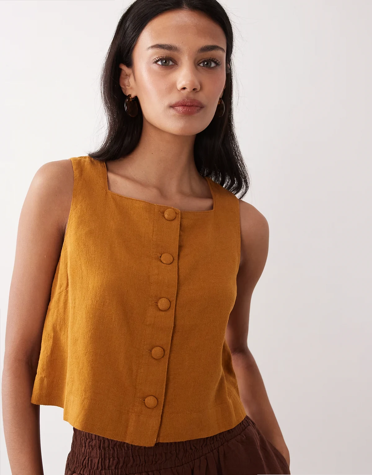 – Sammie – Zapinany na guziki top z mieszanki lnu w kolorze tabaki, część zestawu