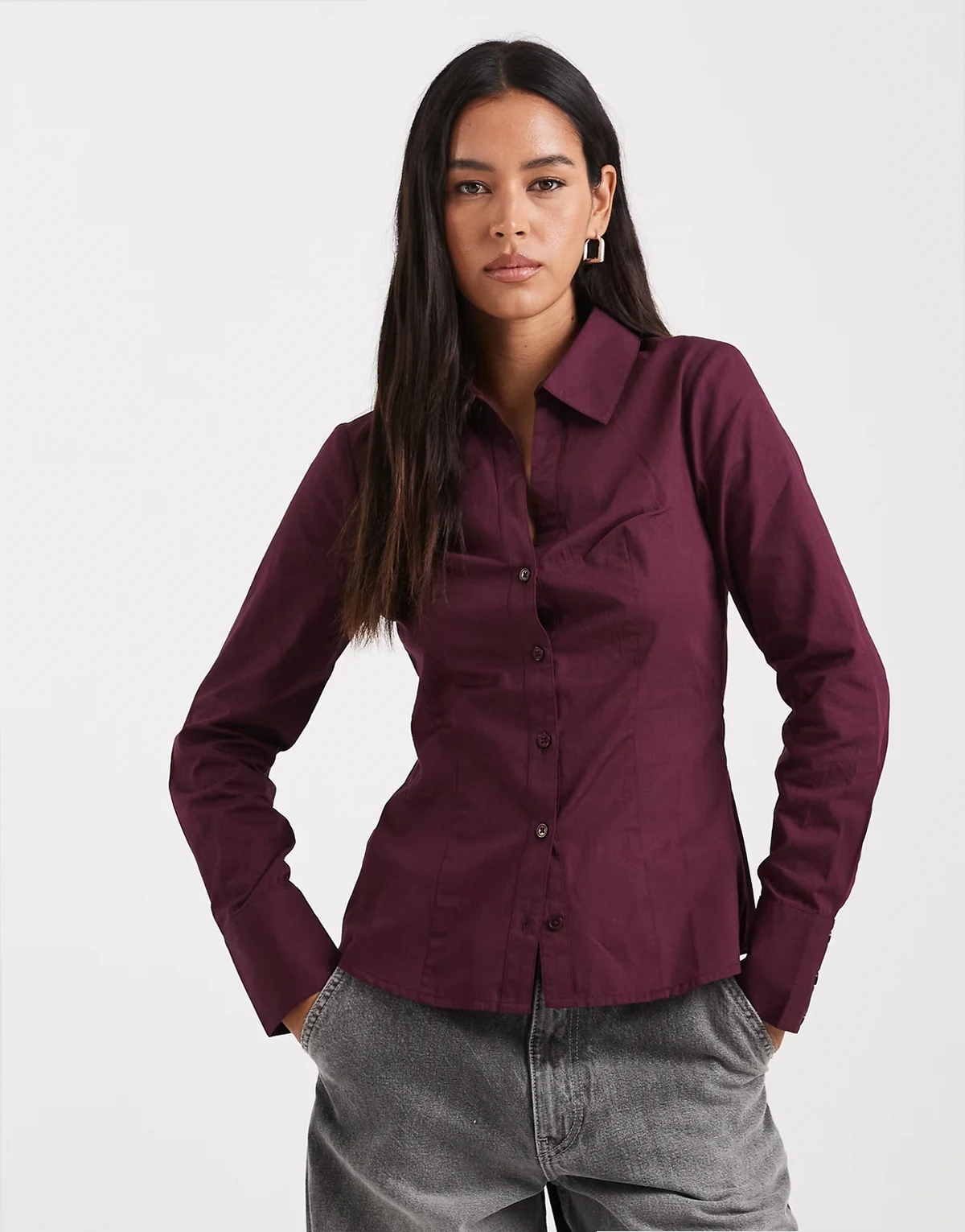 – Fioletowa dopasowana koszula popelinowa