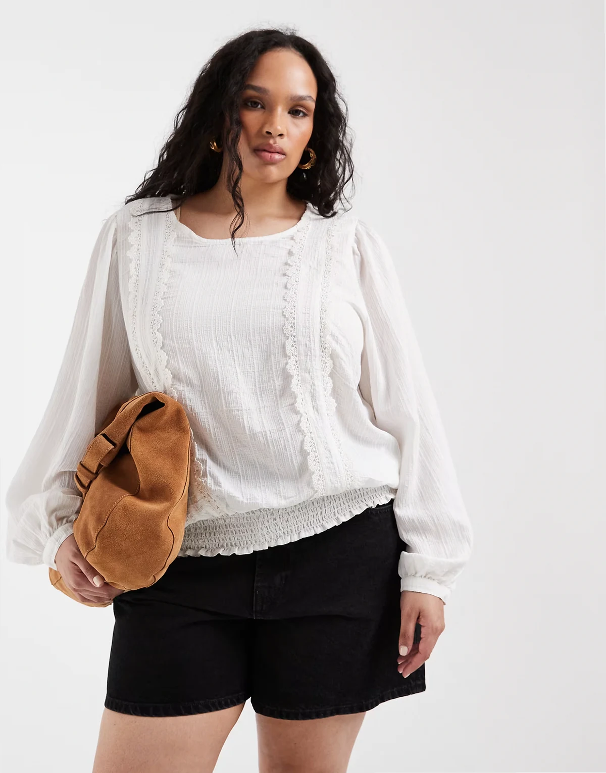 – Bluse in Weiß mit Rüschendetails