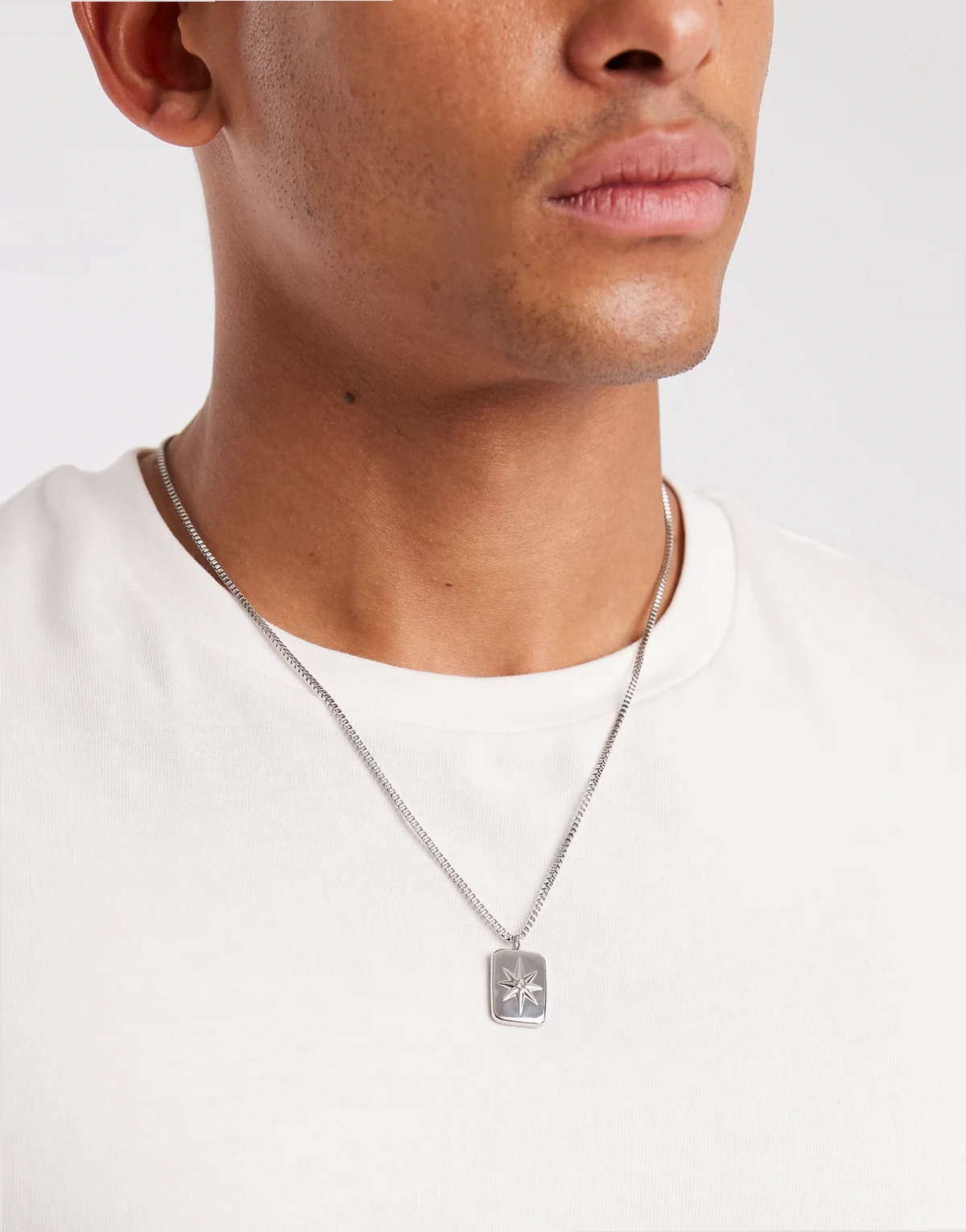 – Halskette aus Edelstahl mit Anhänger mit Sterngravur