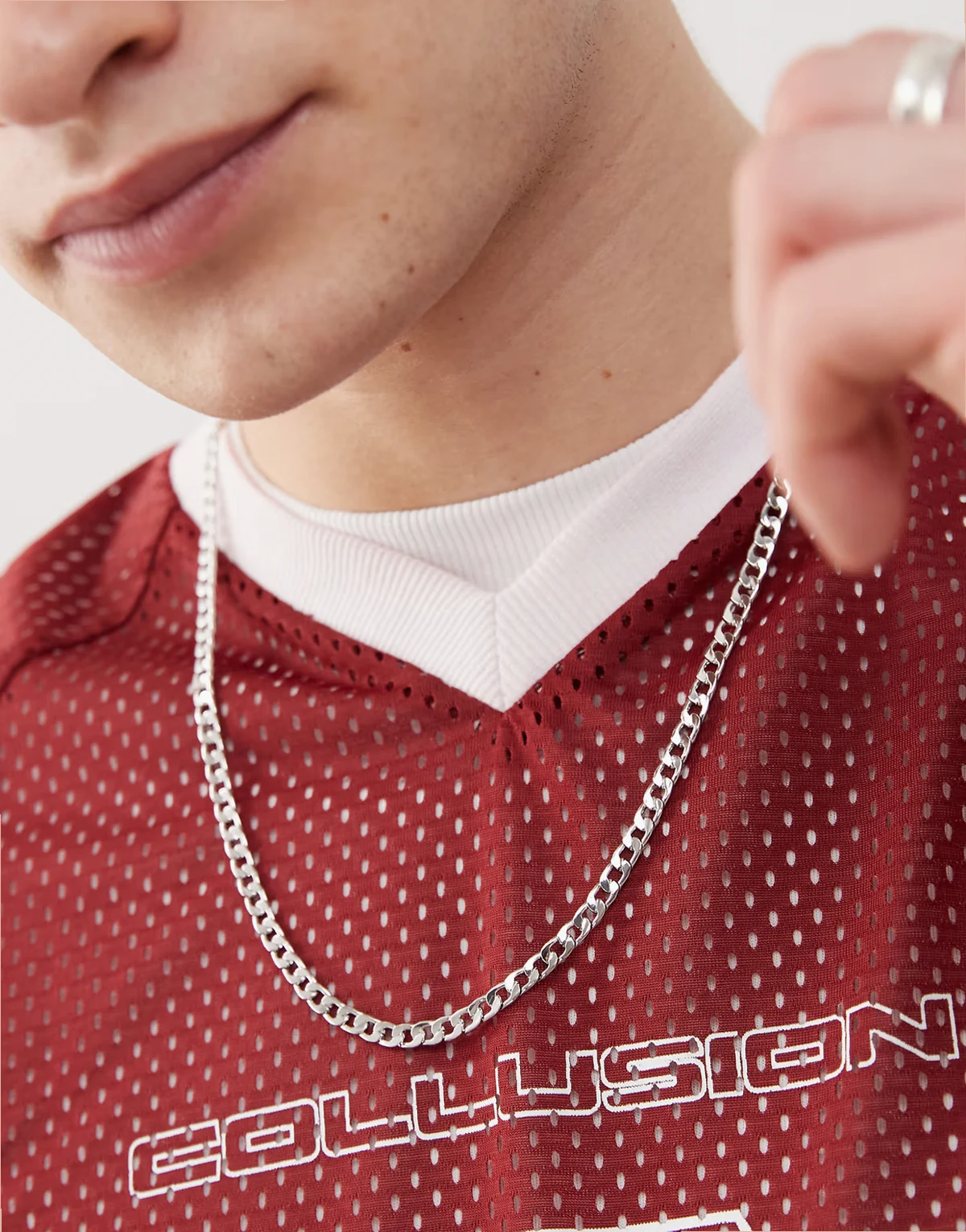 – Naszyjnik łańcuszkowy z grubych ogniw w odcieniu srebra