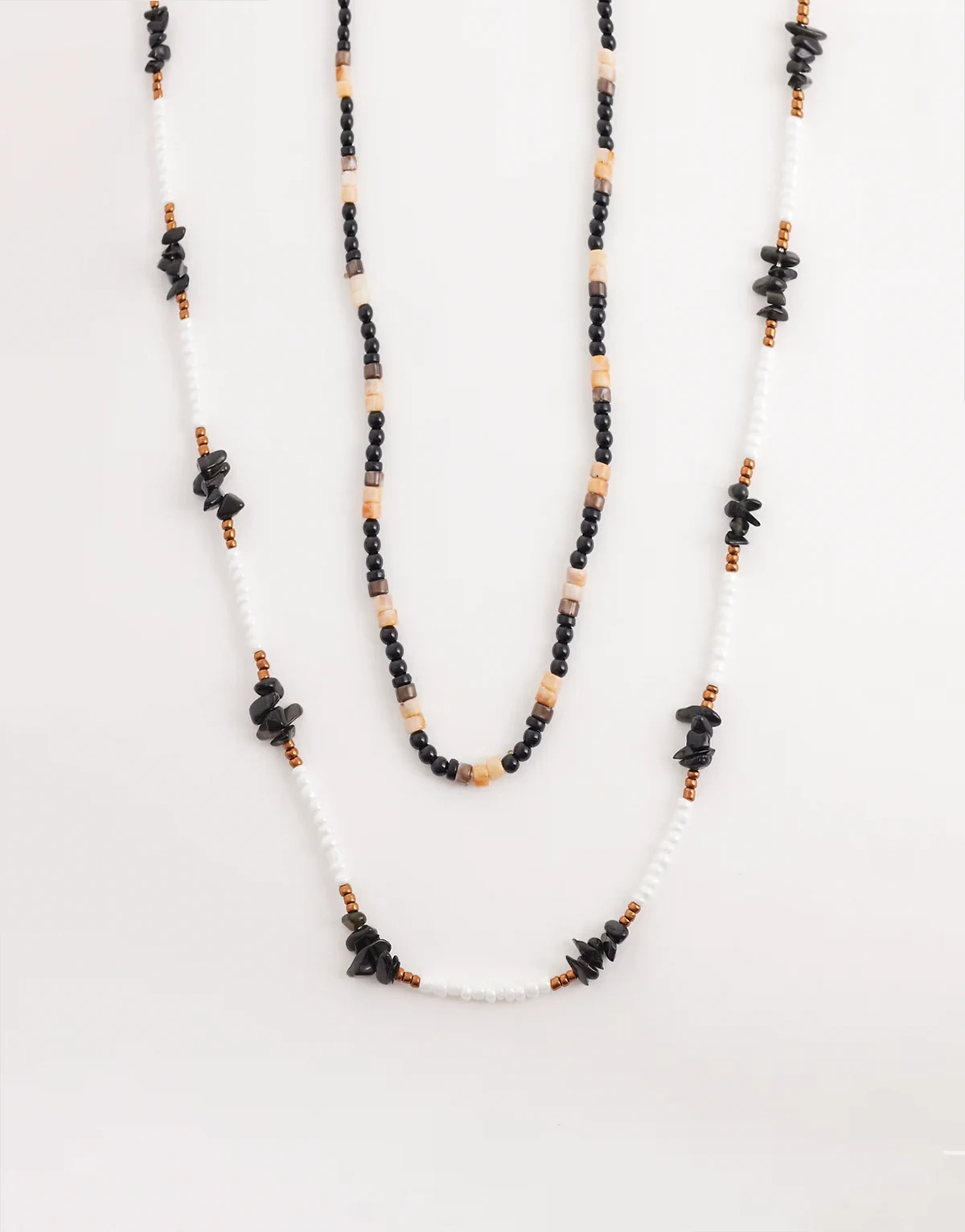 – Zestaw 2 naszyjników z kolorowych koralików