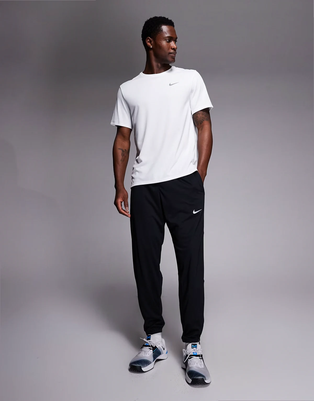 Nike Challenger Dri-FIT sweatpants in black