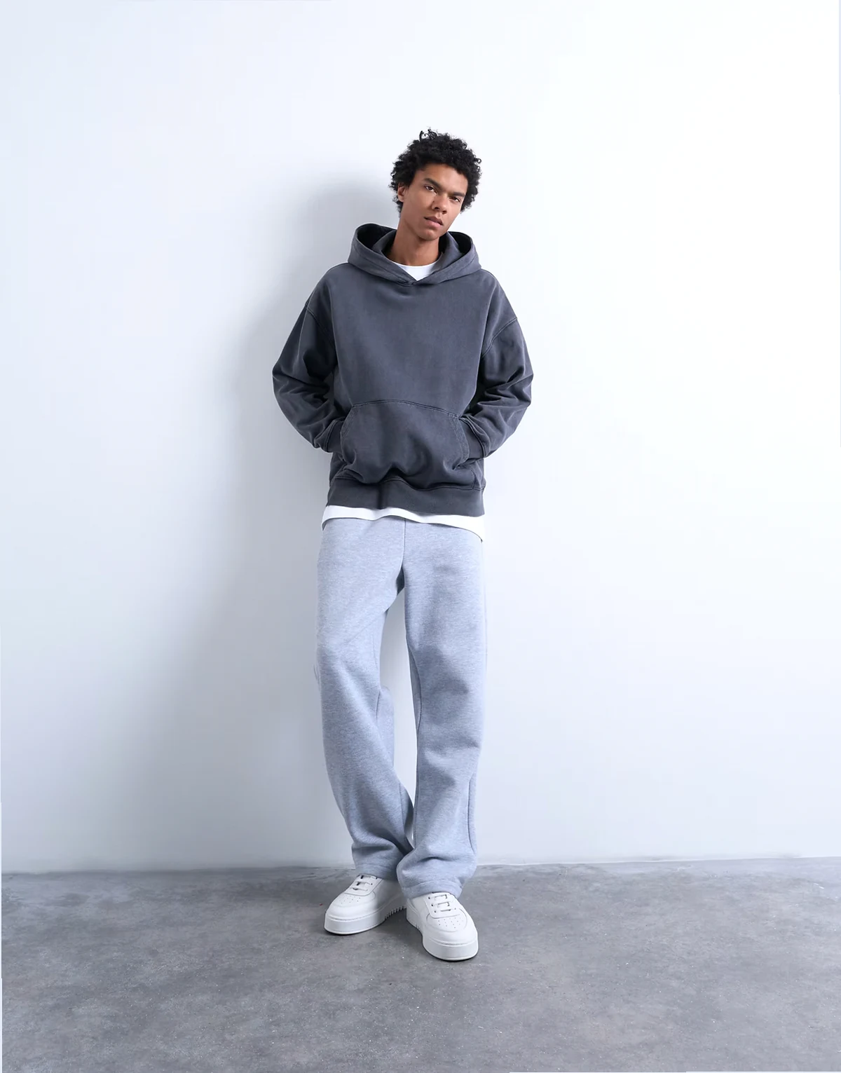 straight leg sweatpants in gray heather