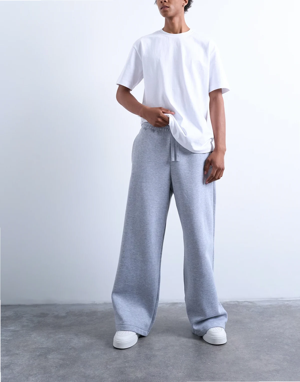 baggy leg sweatpants in heather gray