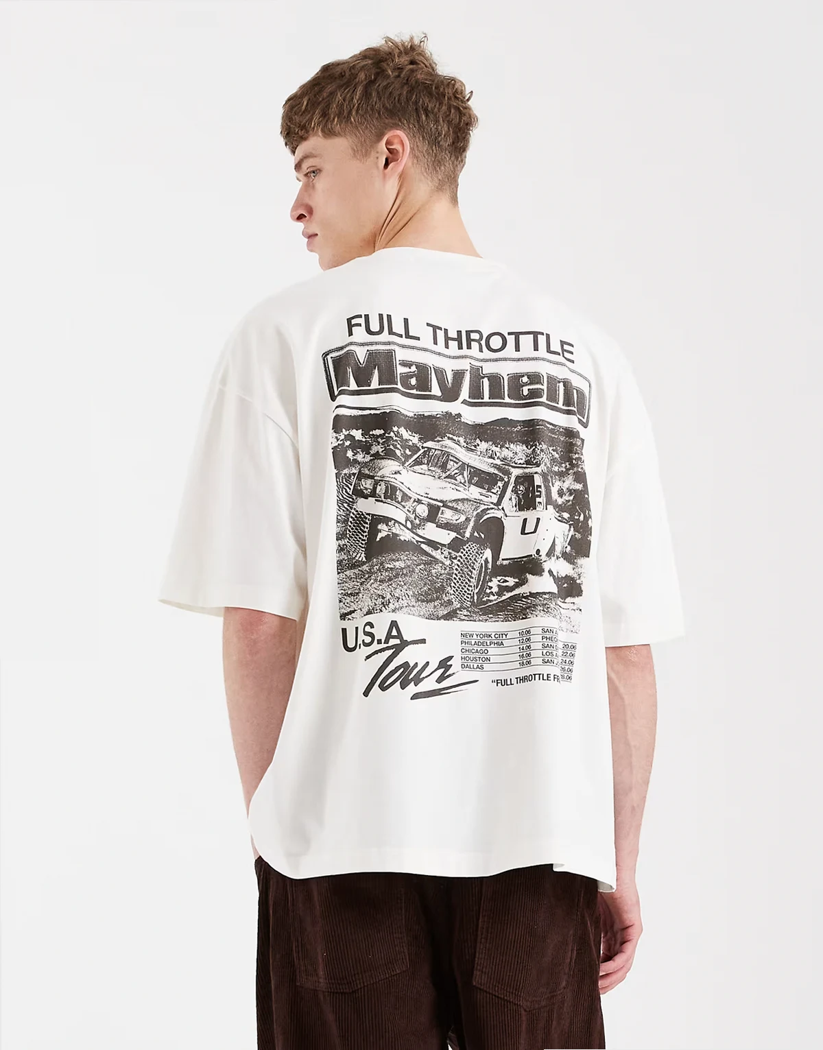 – T-shirt oversize w kolorze złamanej bieli z nadrukiem z samochodem na plecach