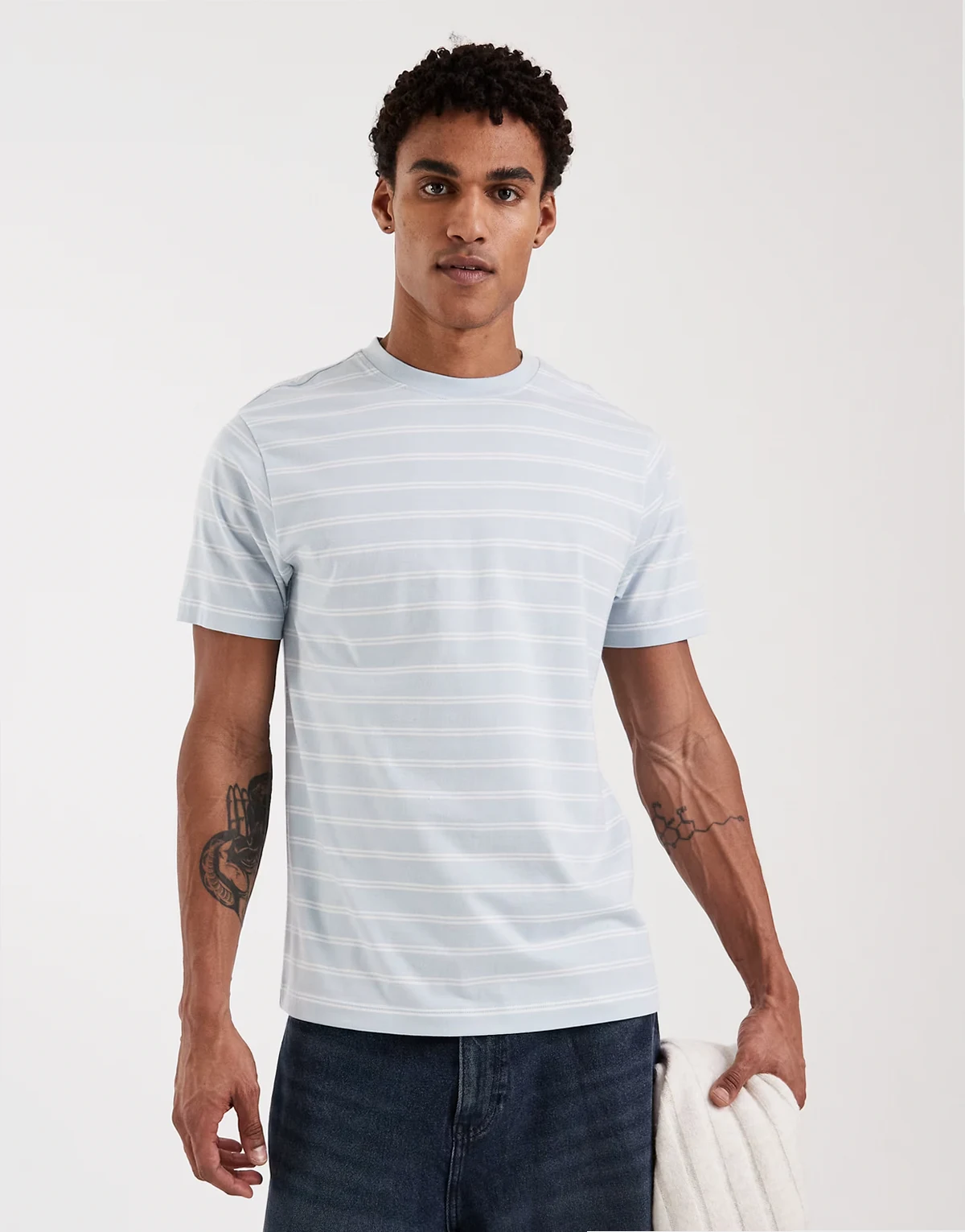 – T-shirt w biało-niebieskie pasy